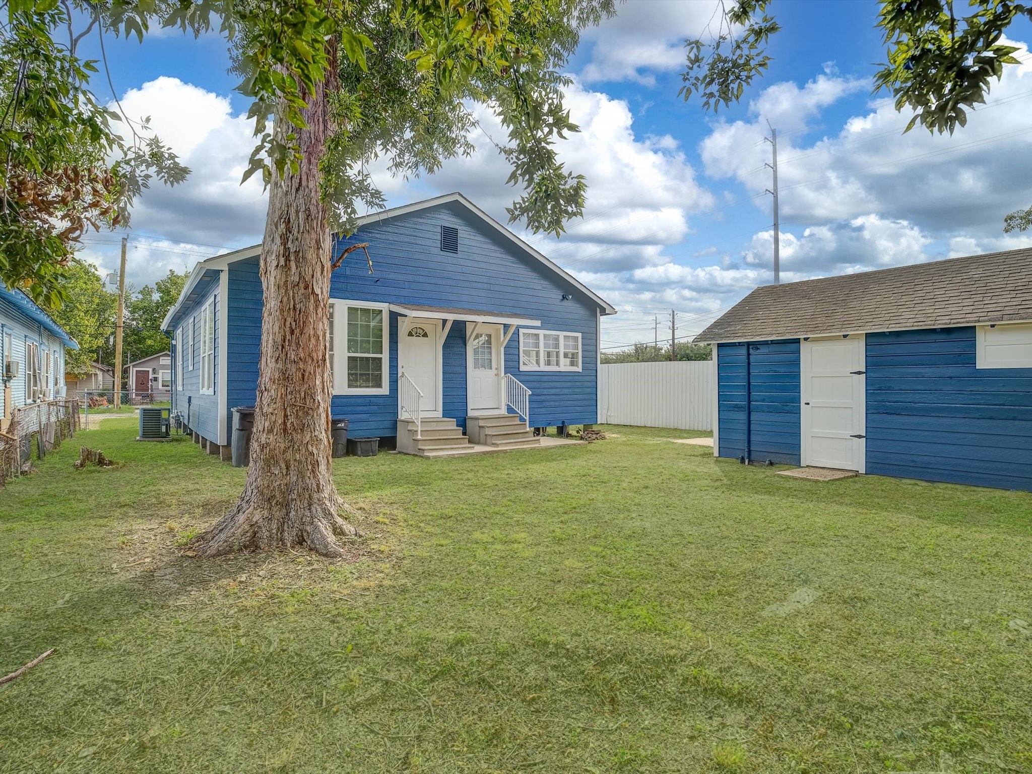 Listing photo 2
