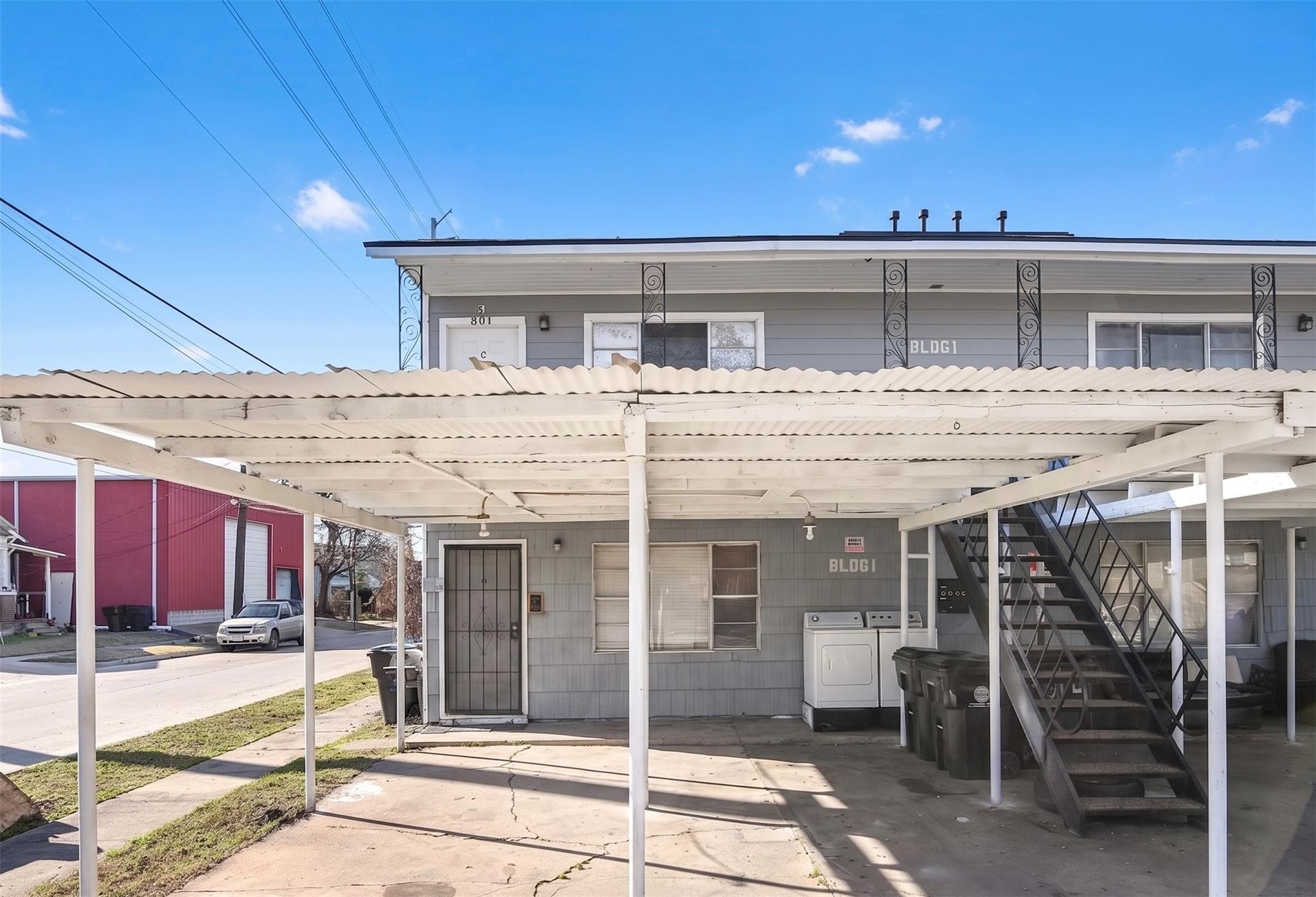 Listing photo 2