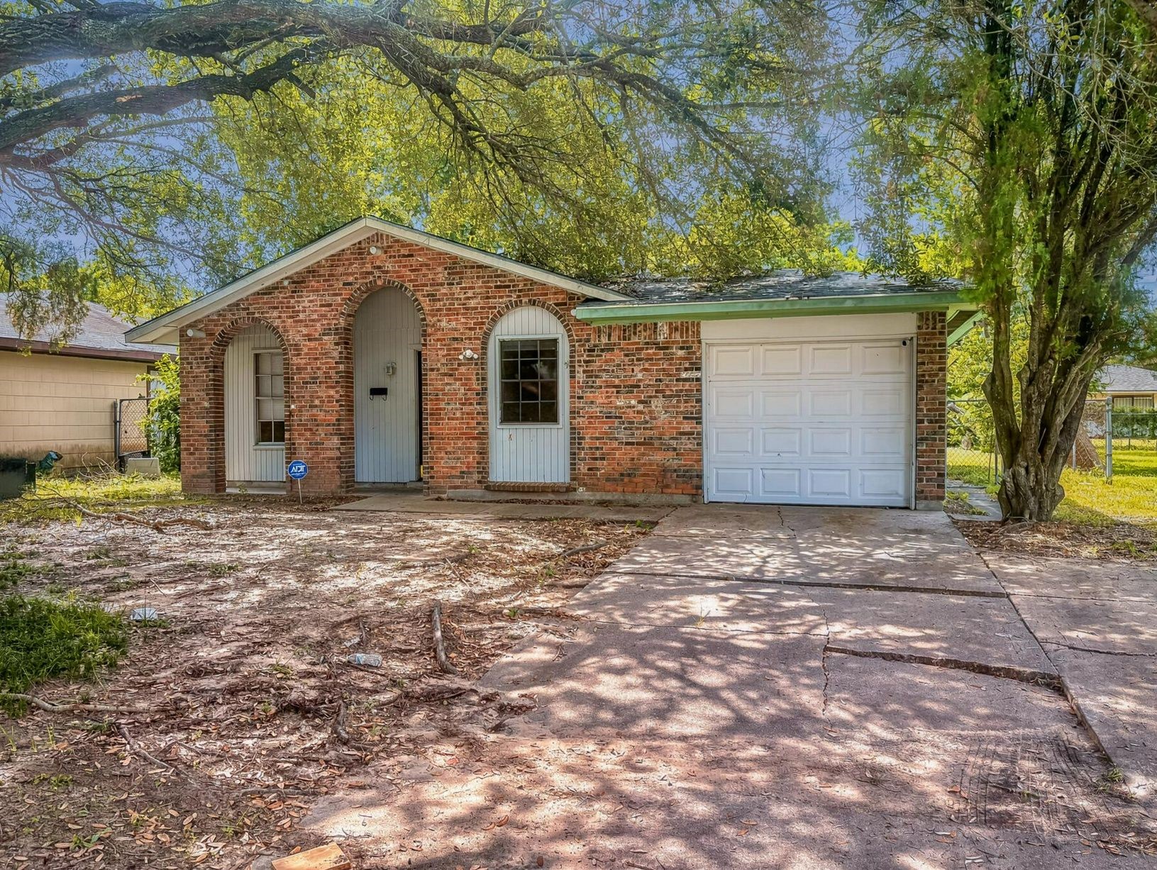 Listing photo 1