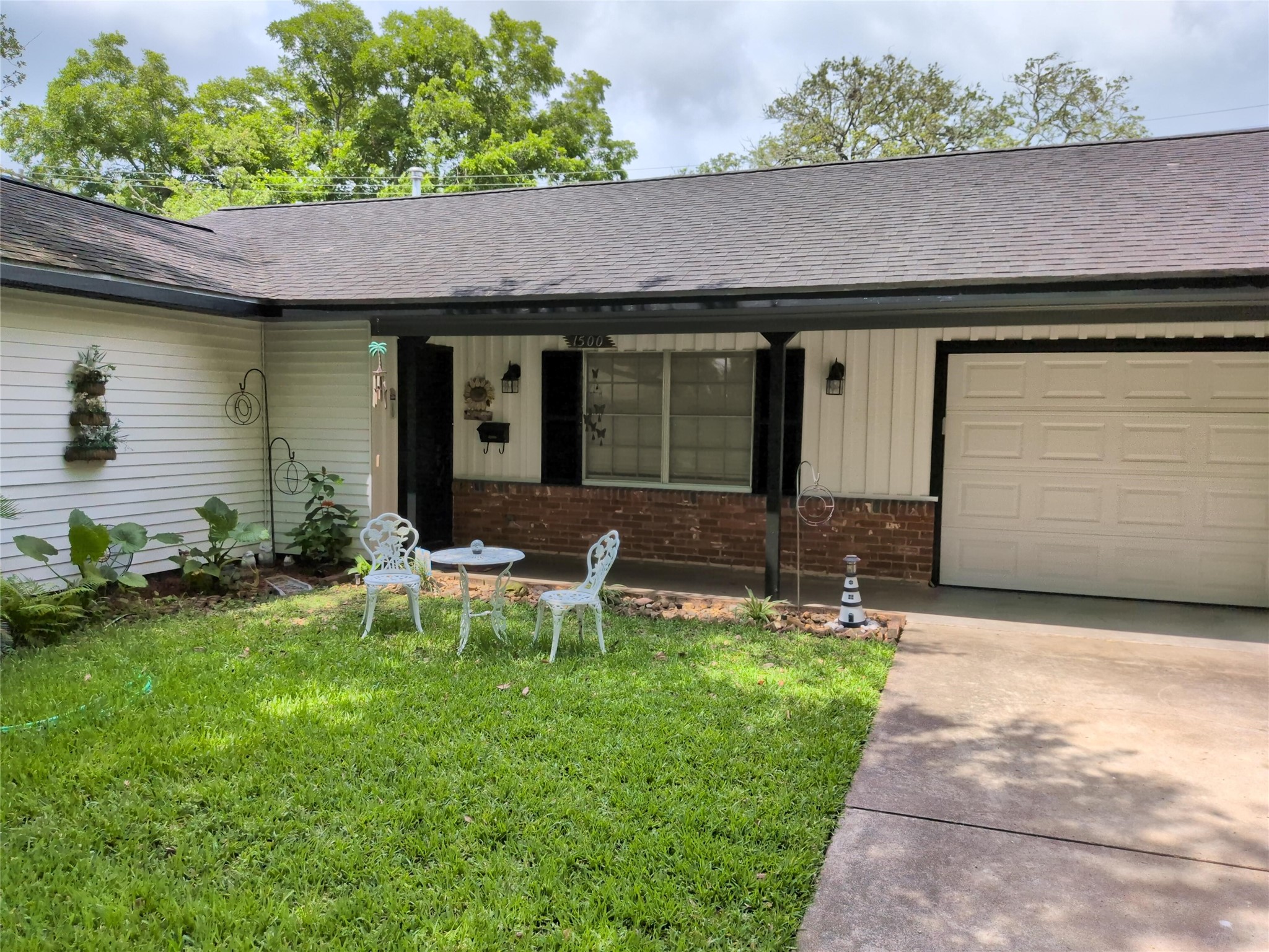 Listing photo 1