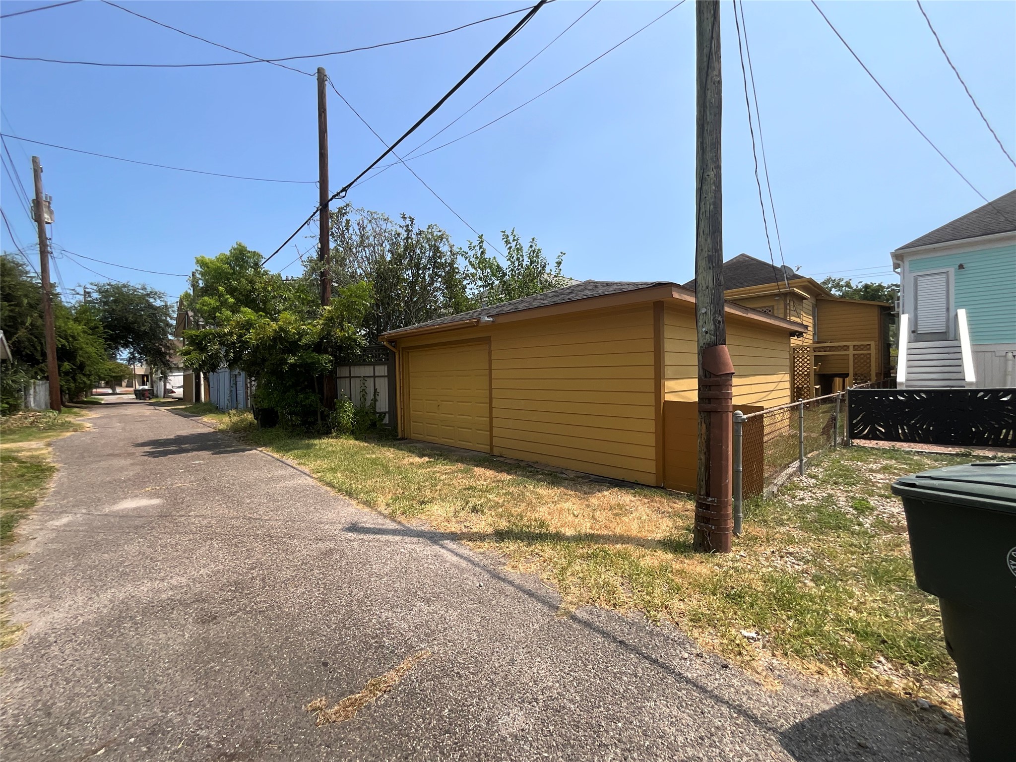 Listing photo 3