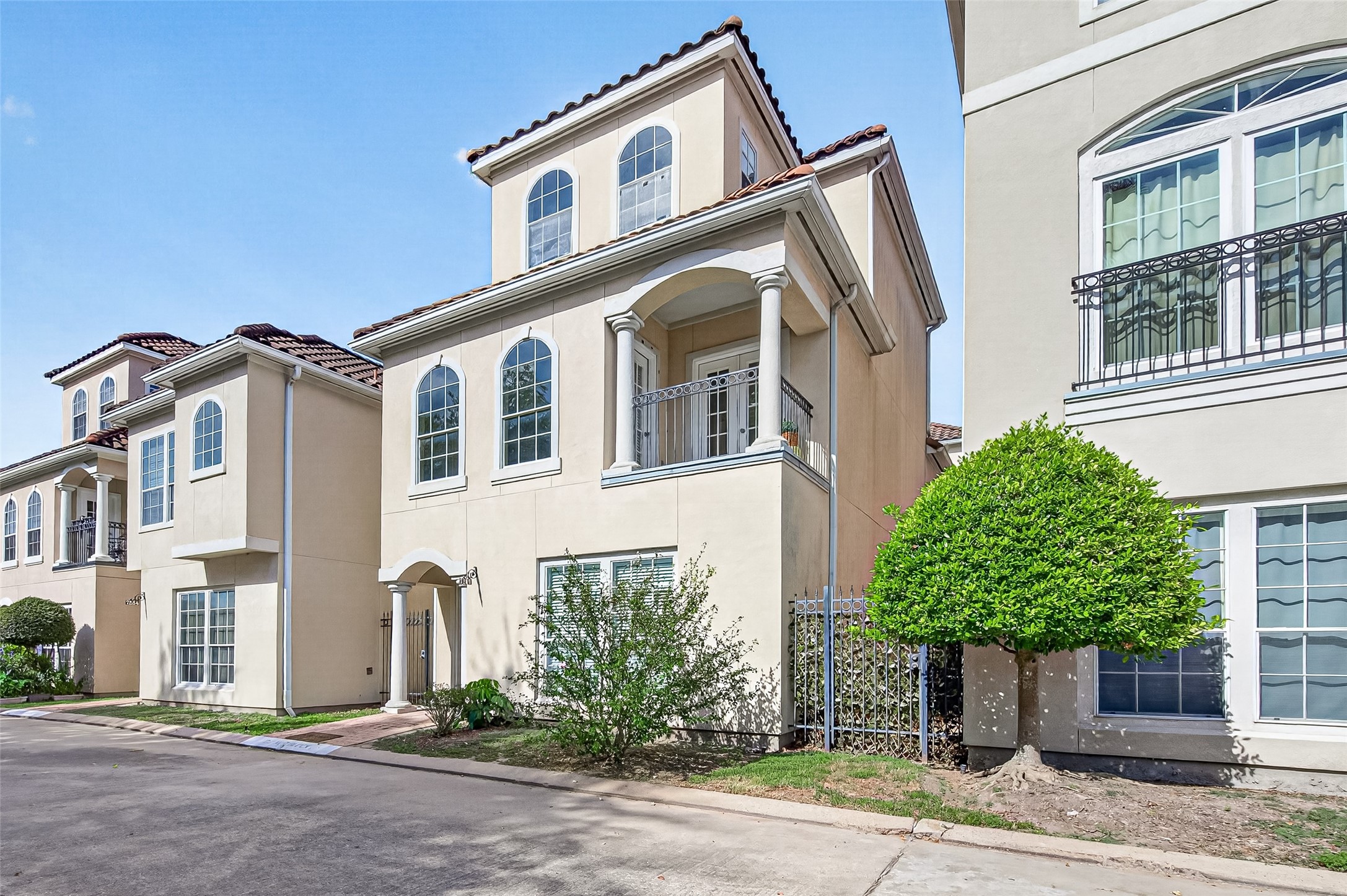 Listing photo 3