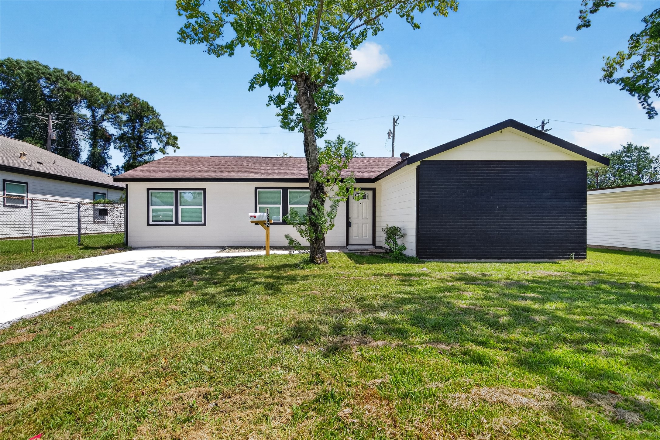 Listing photo 1