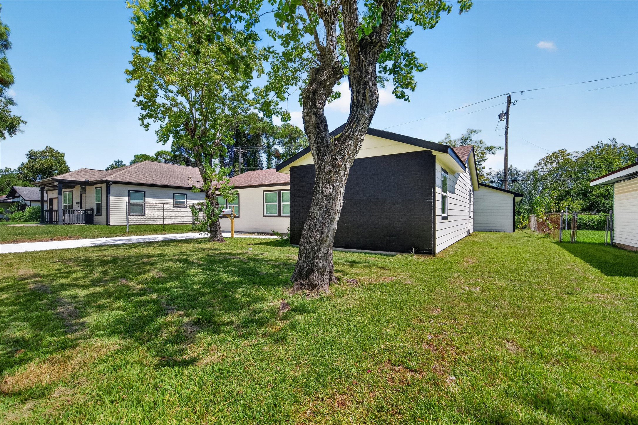 Listing photo 4