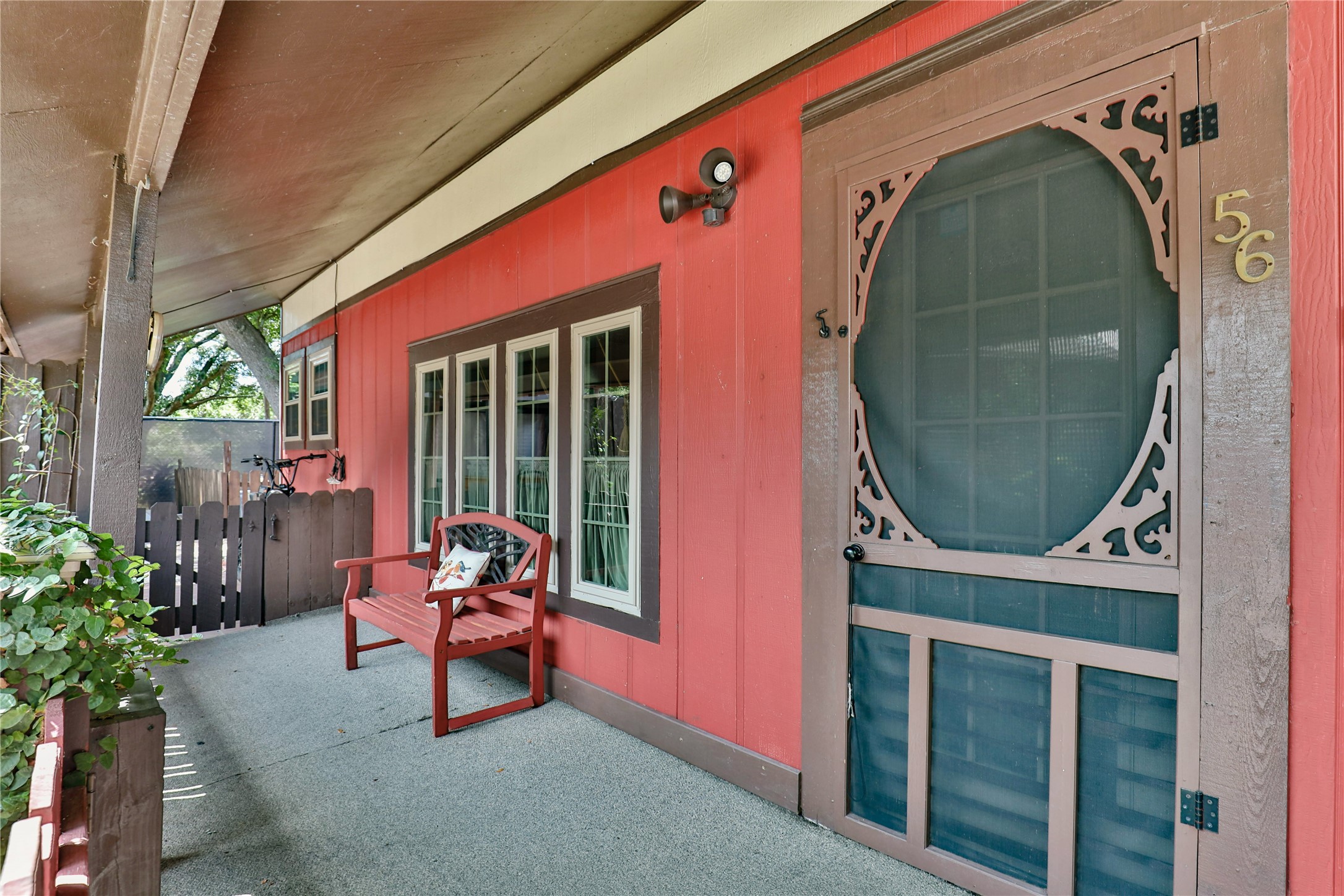 Listing photo 4