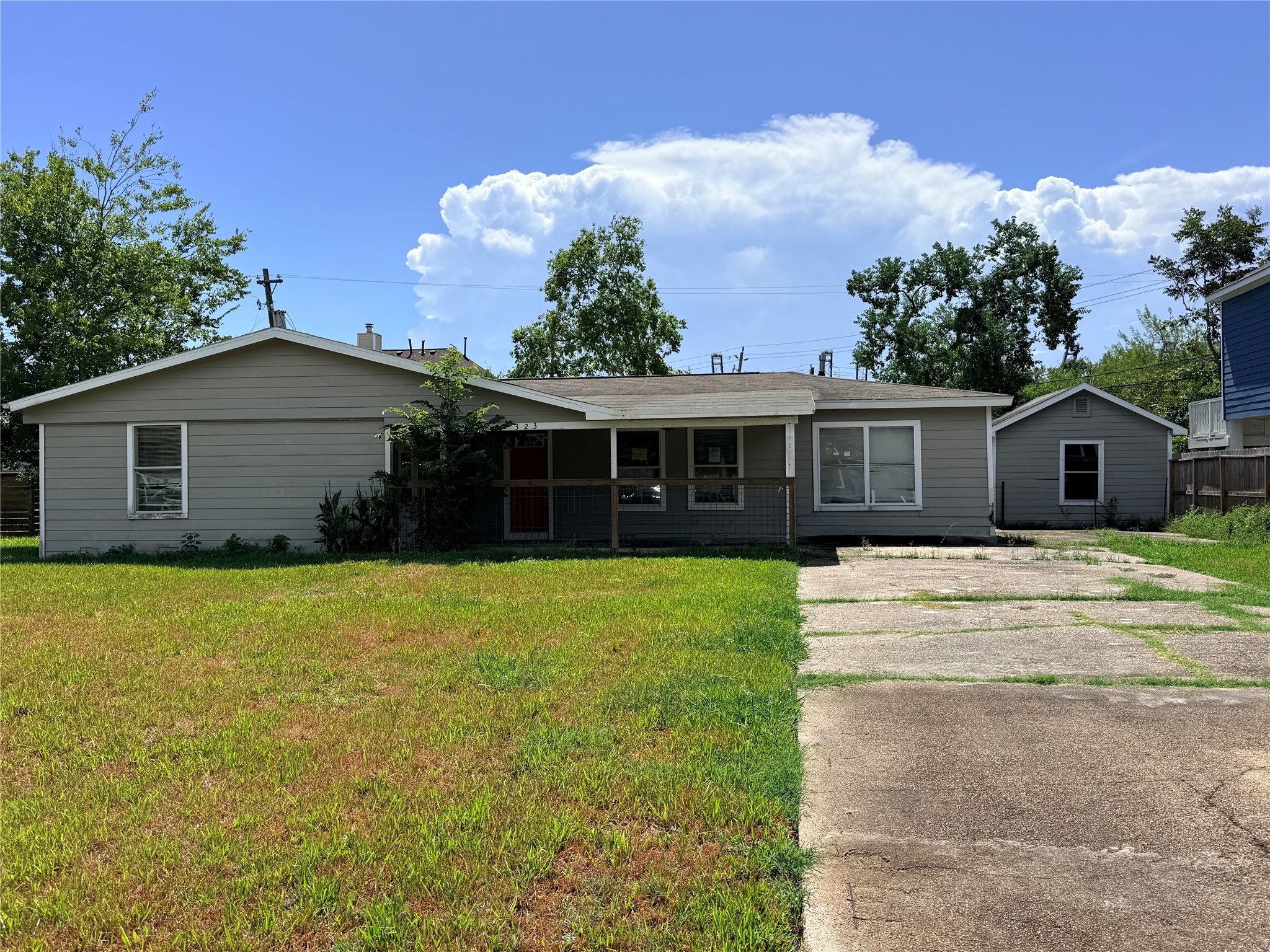 Listing photo 2