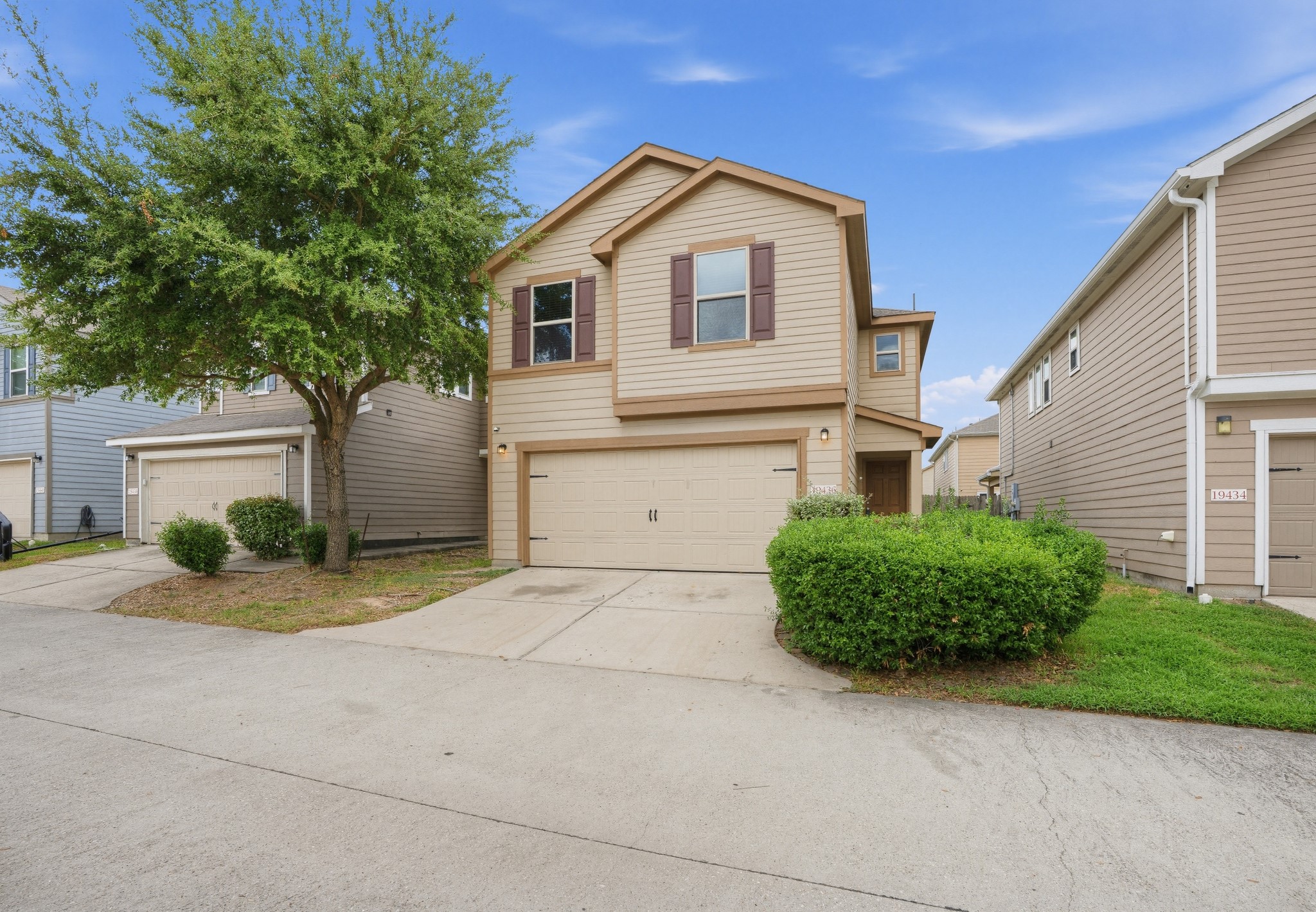 Listing photo 2