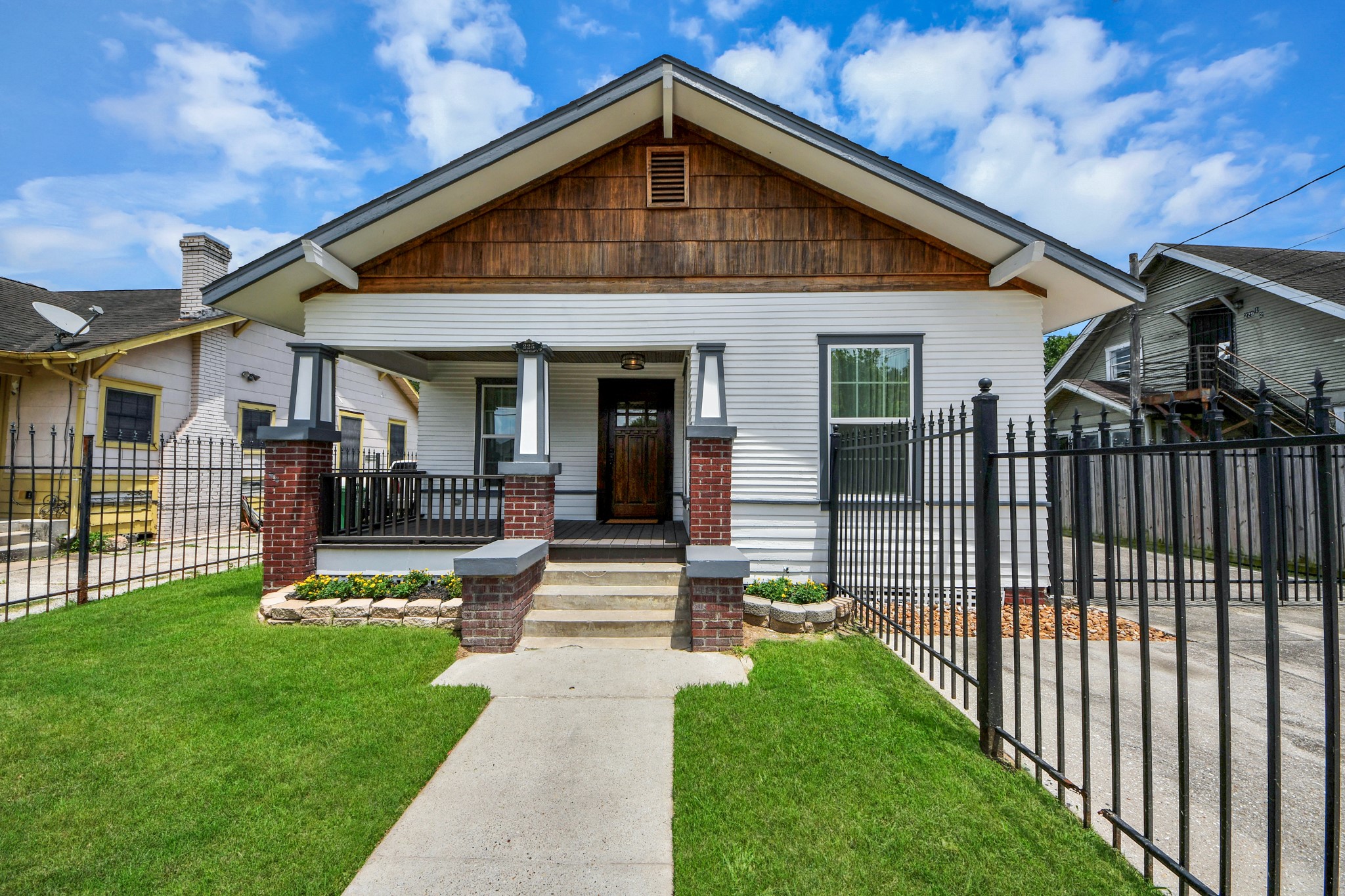 Listing photo 1