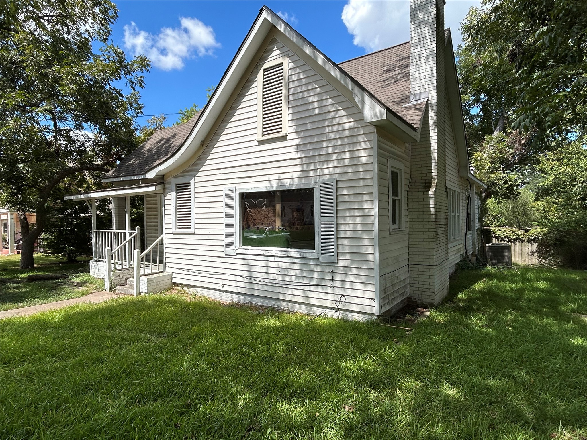 Listing photo 1