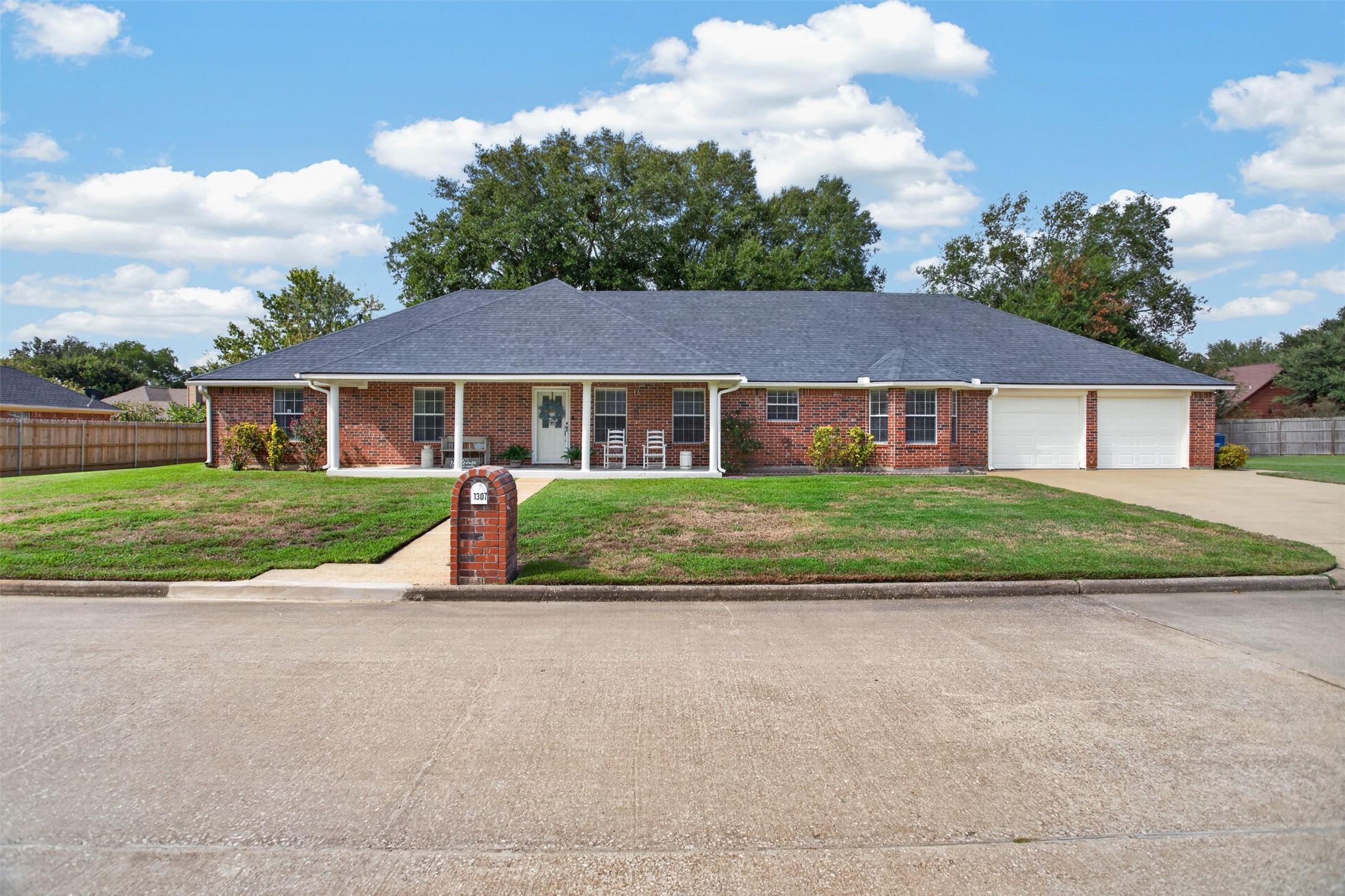 Listing photo 1