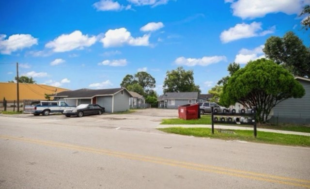 Listing photo 1