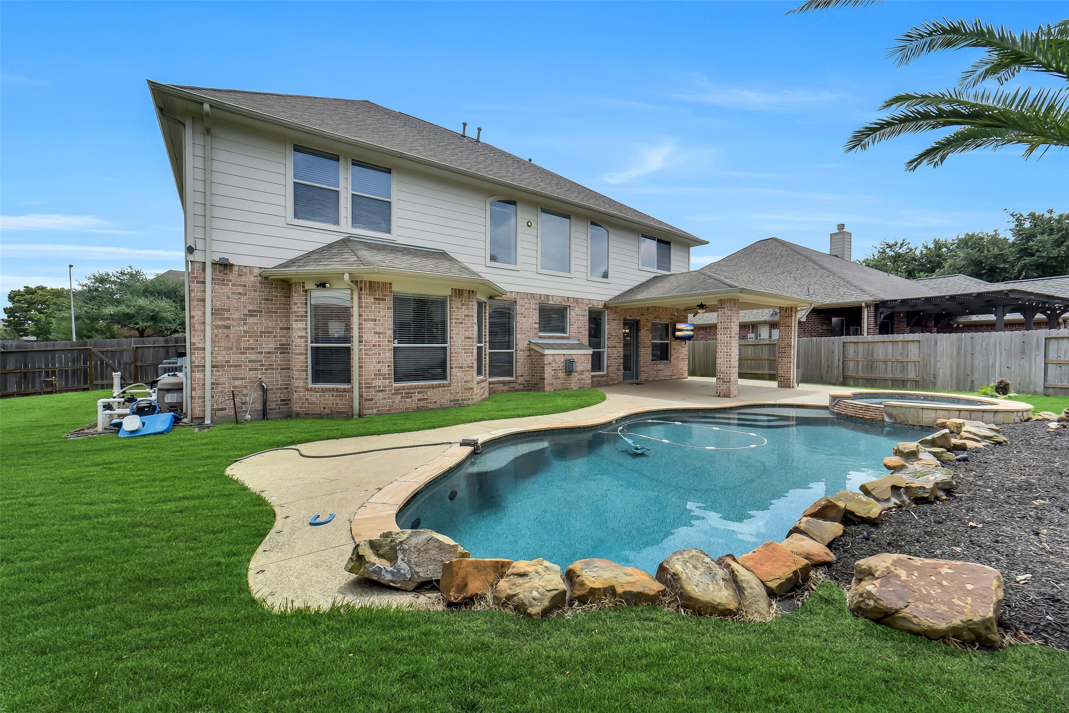 Listing photo 1