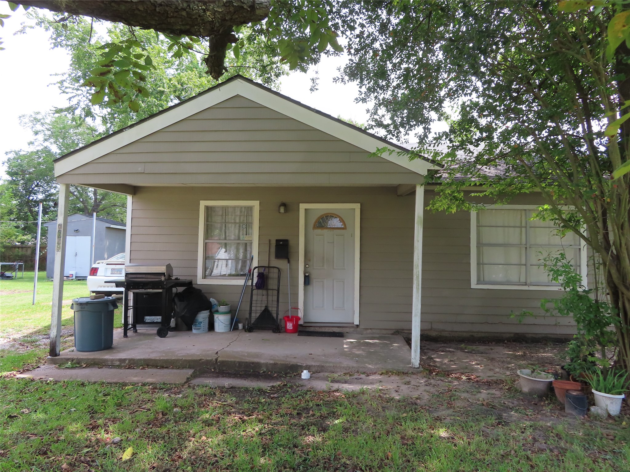 Listing photo 2