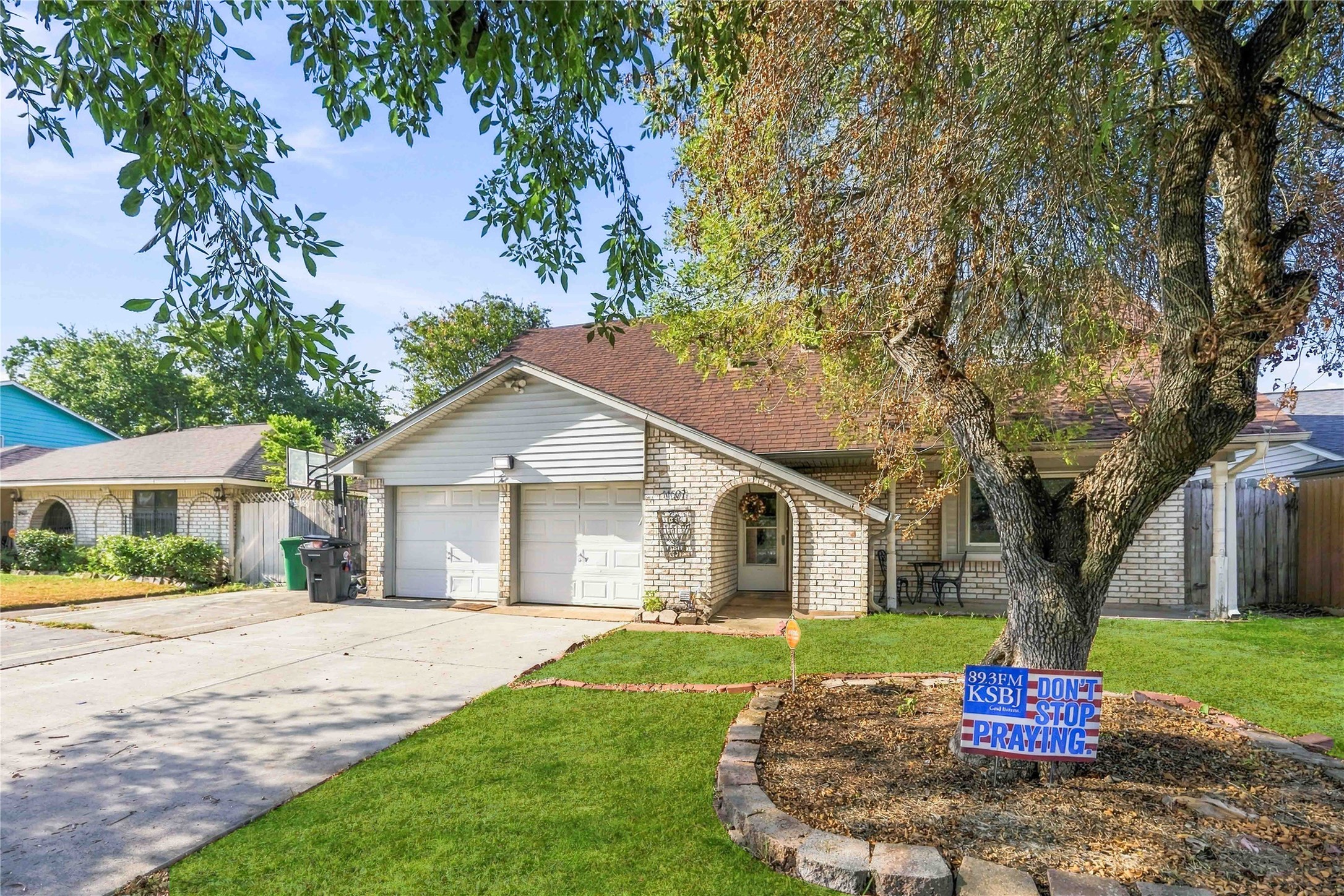 Listing photo 1