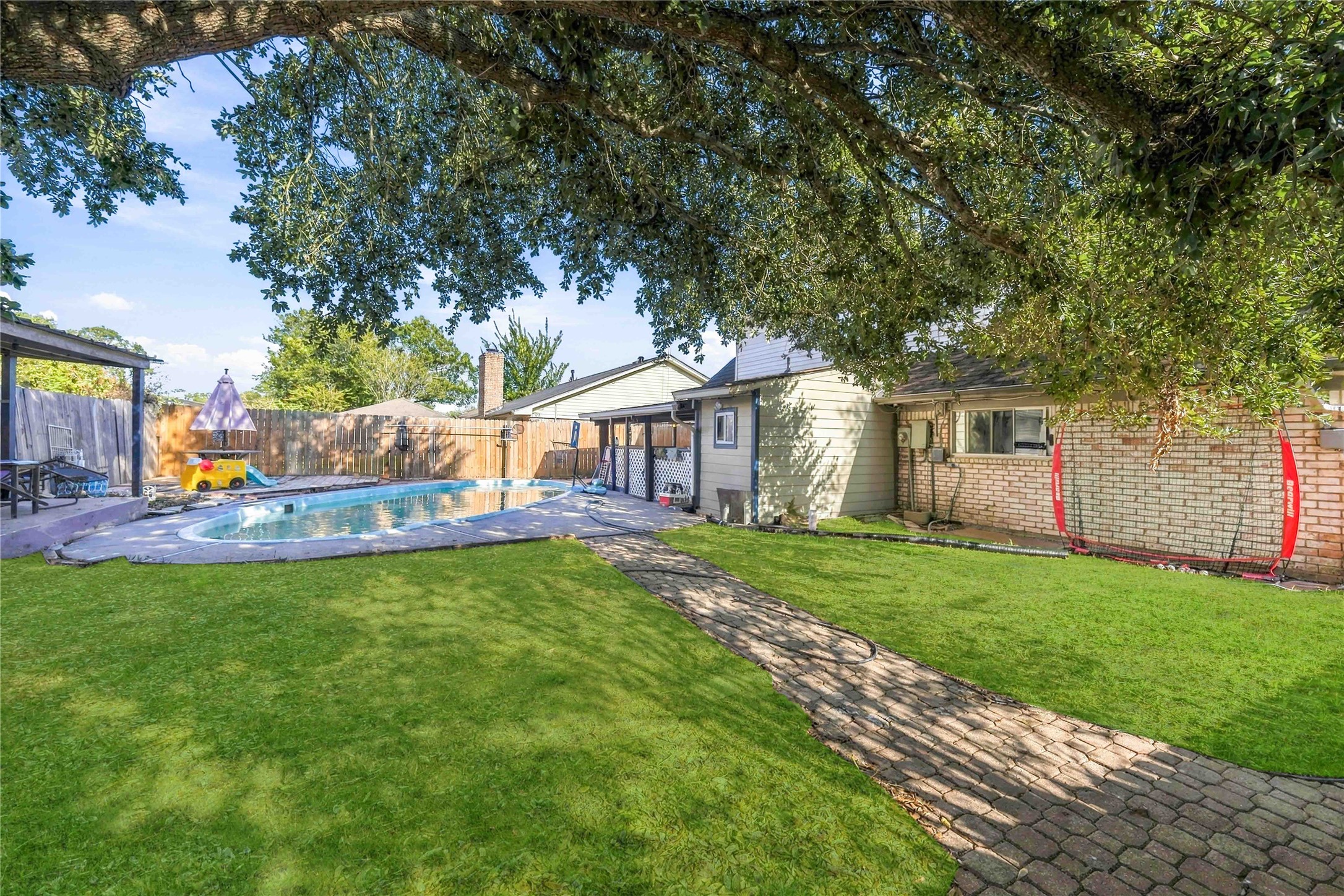 Listing photo 3