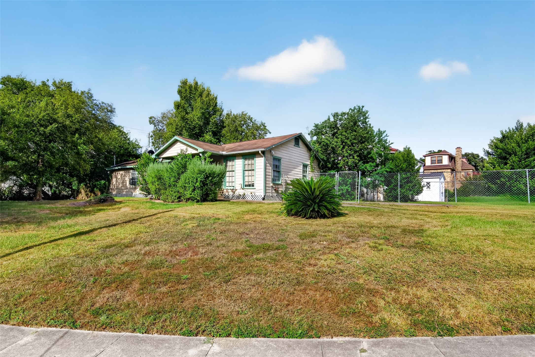 Listing photo 5