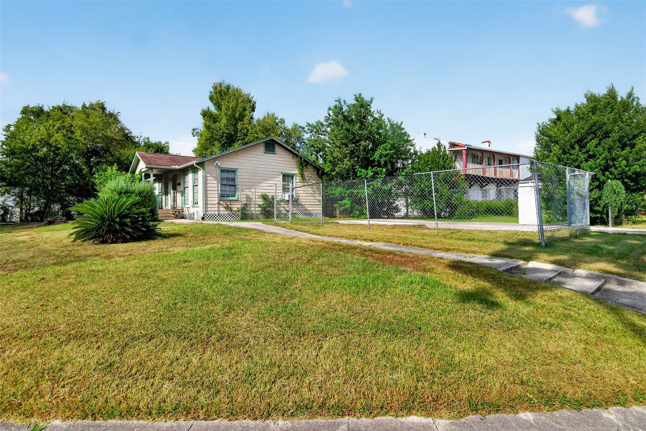 Listing photo 1