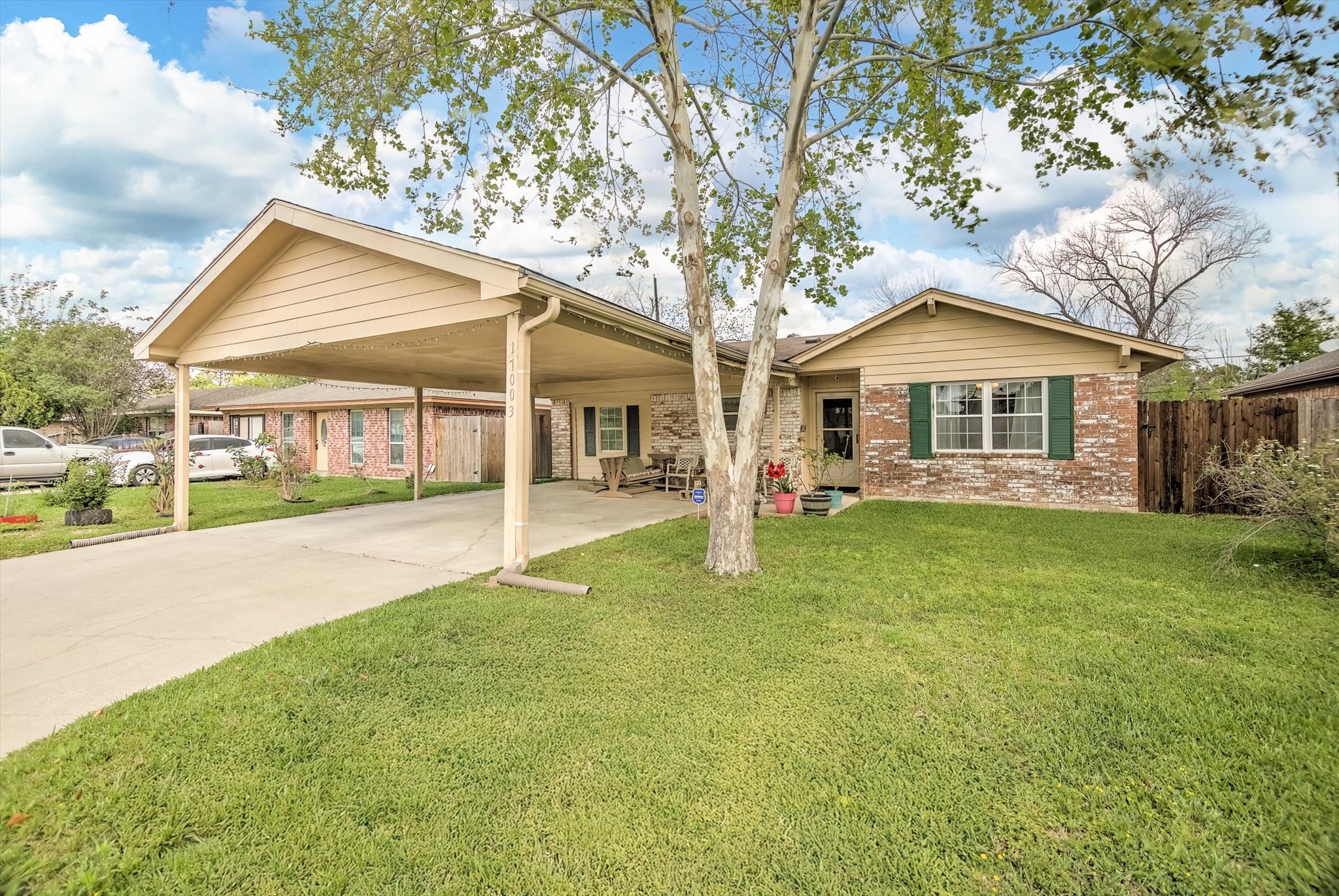 Listing photo 2