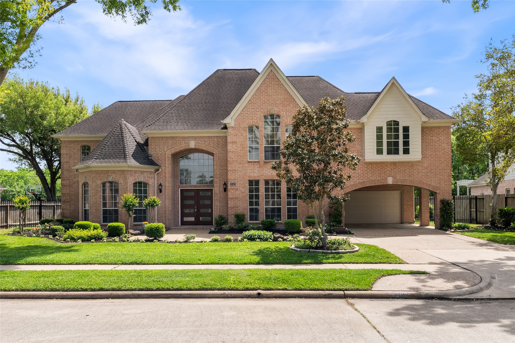 Listing photo 1