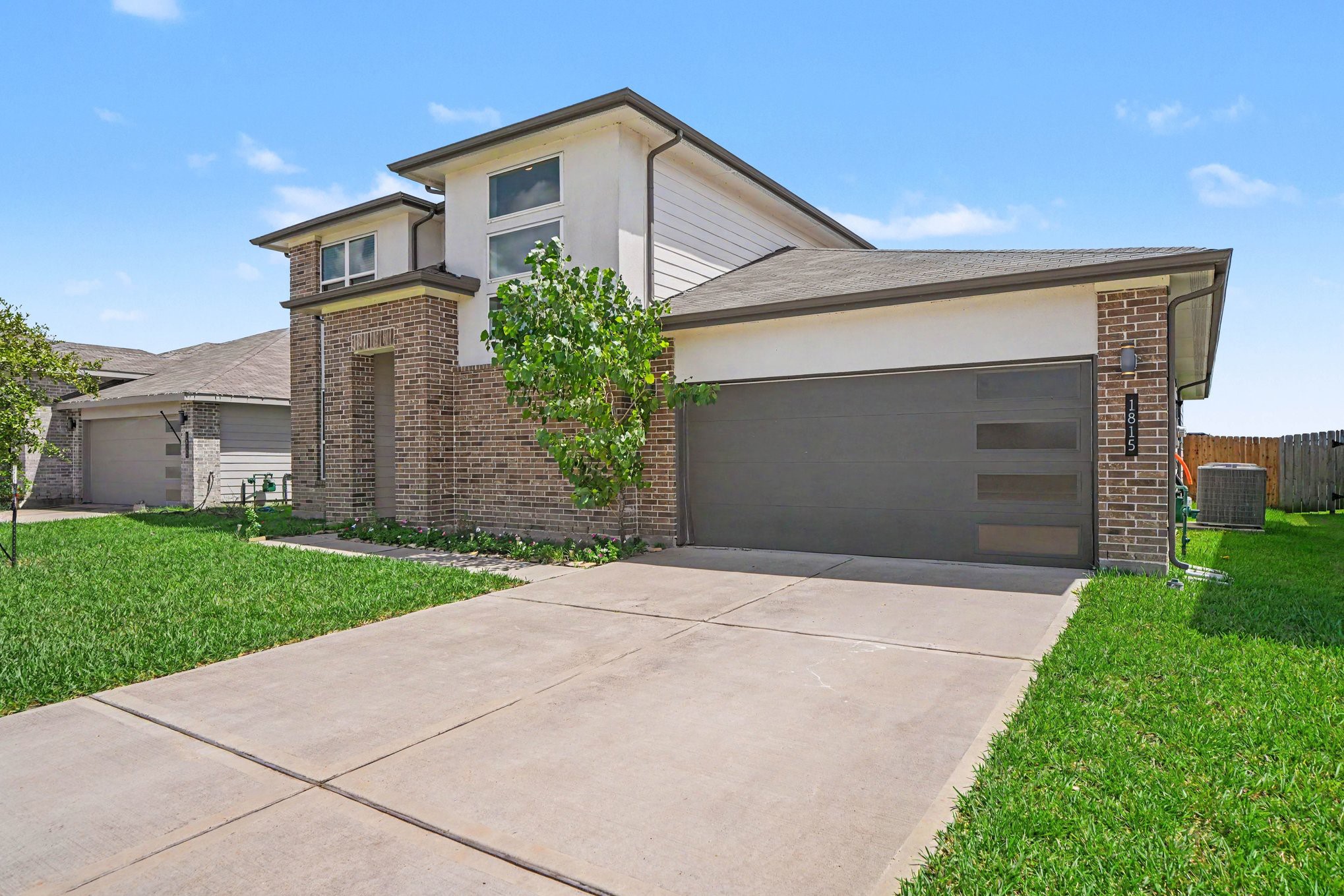 Listing photo 1