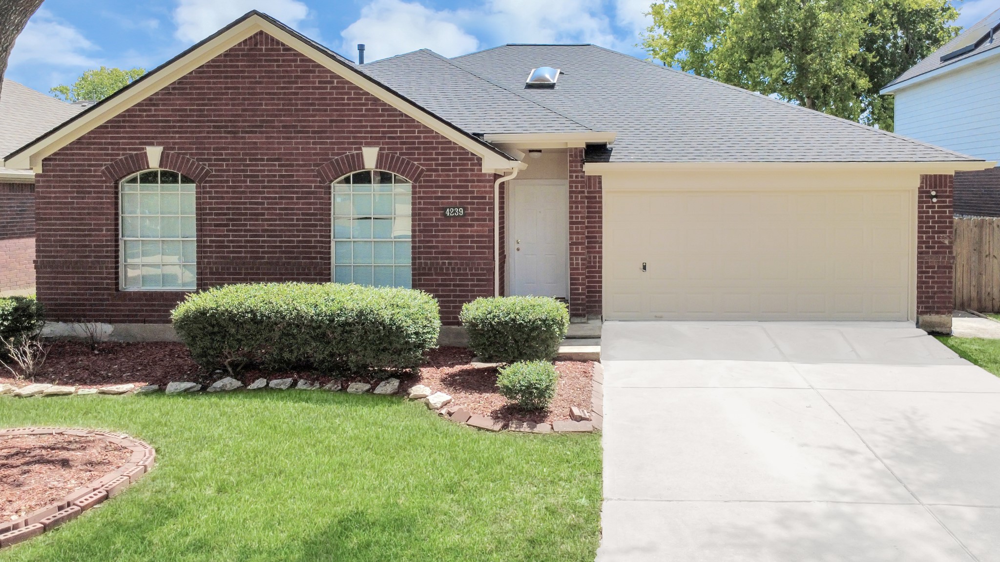 Listing photo 1