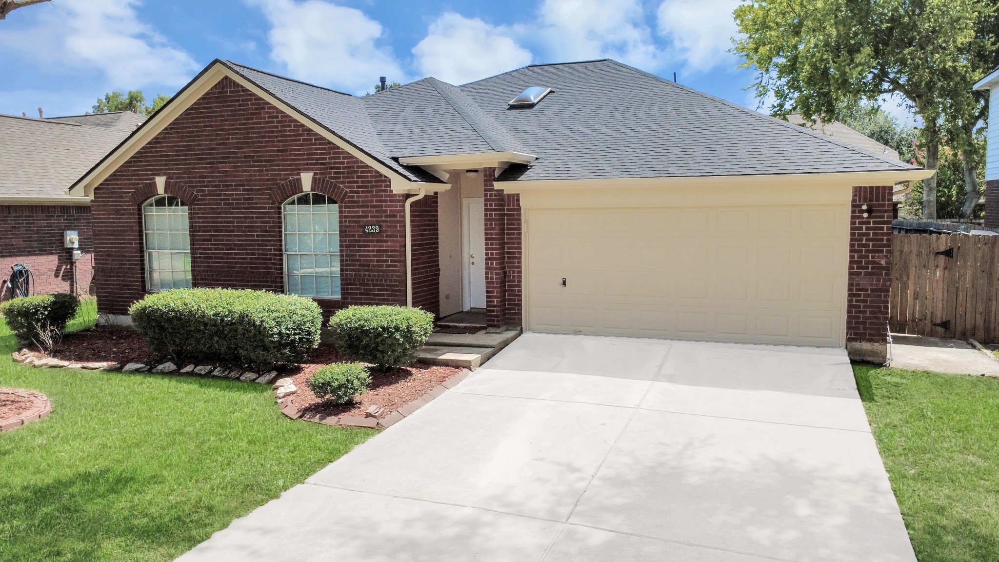 Listing photo 1