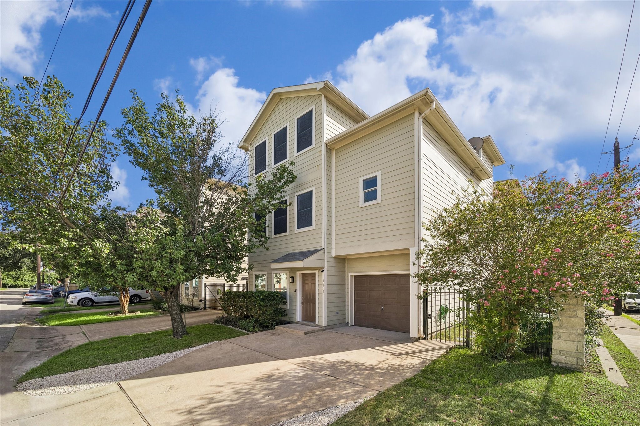 Listing photo 1