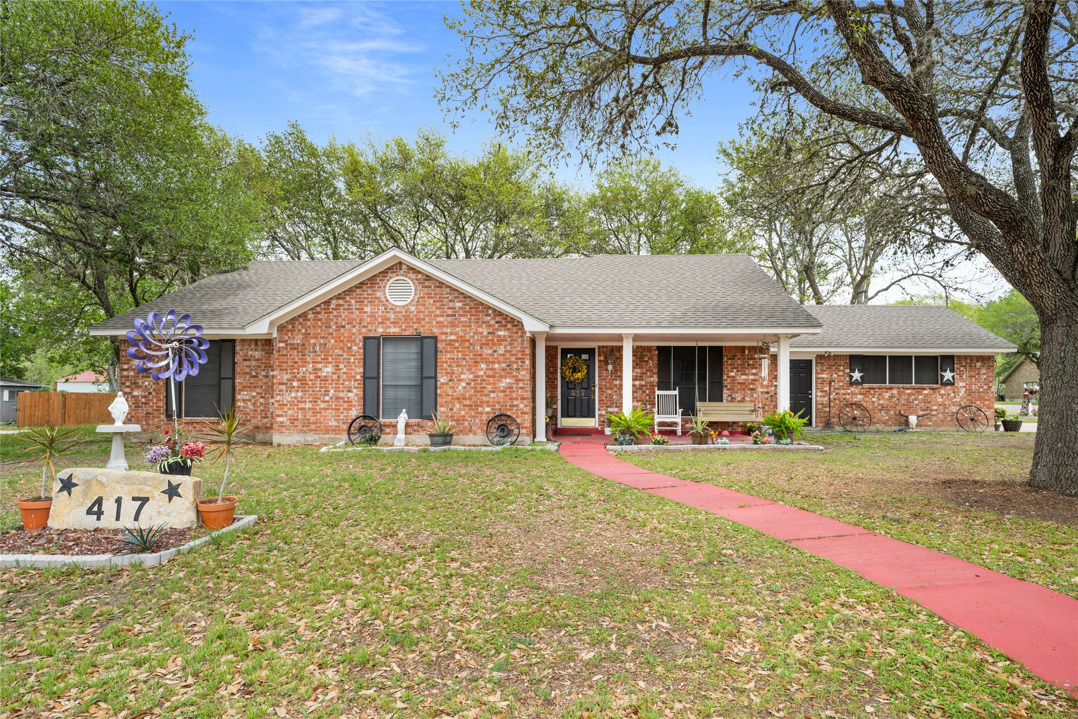 Listing photo 2