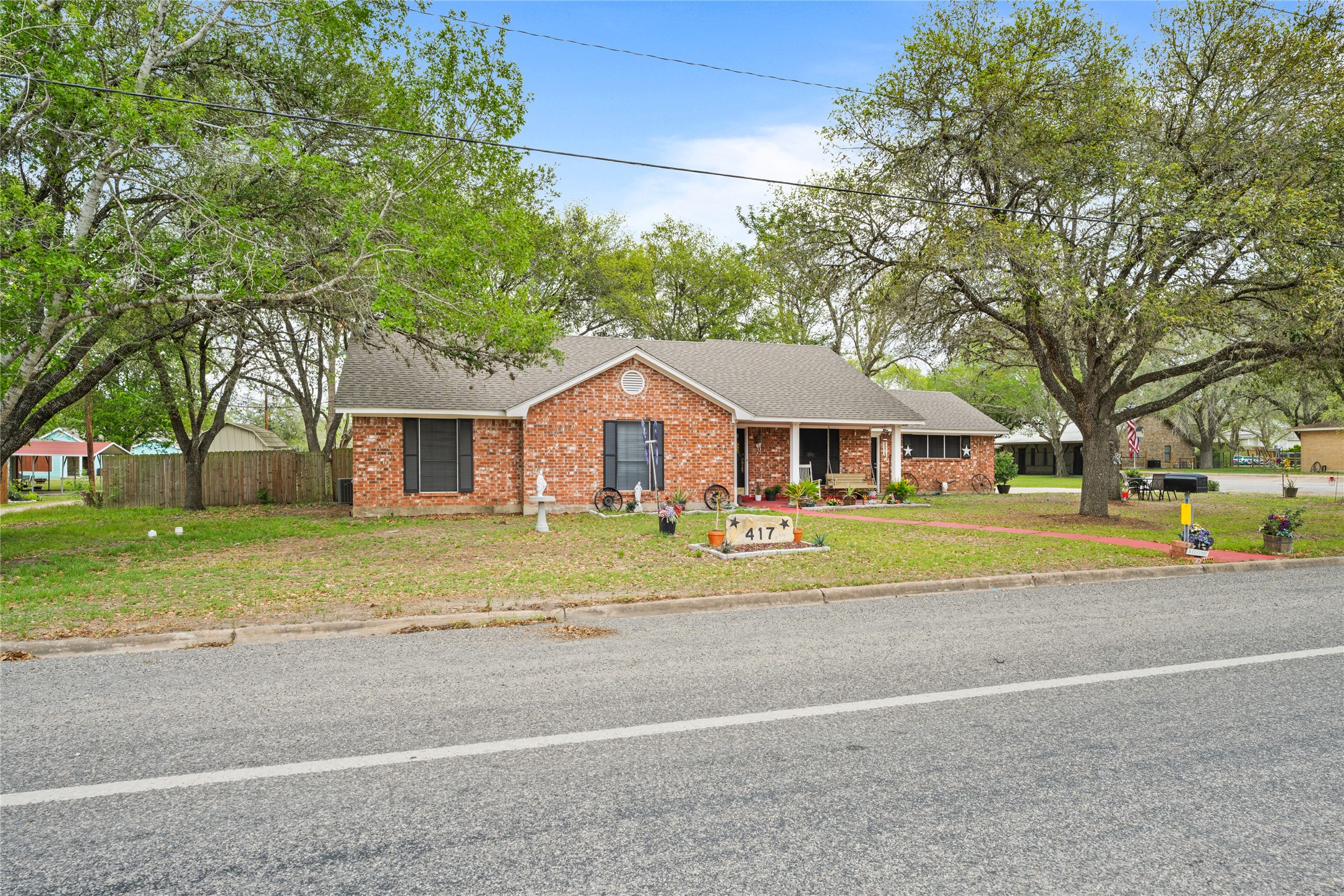 Listing photo 3