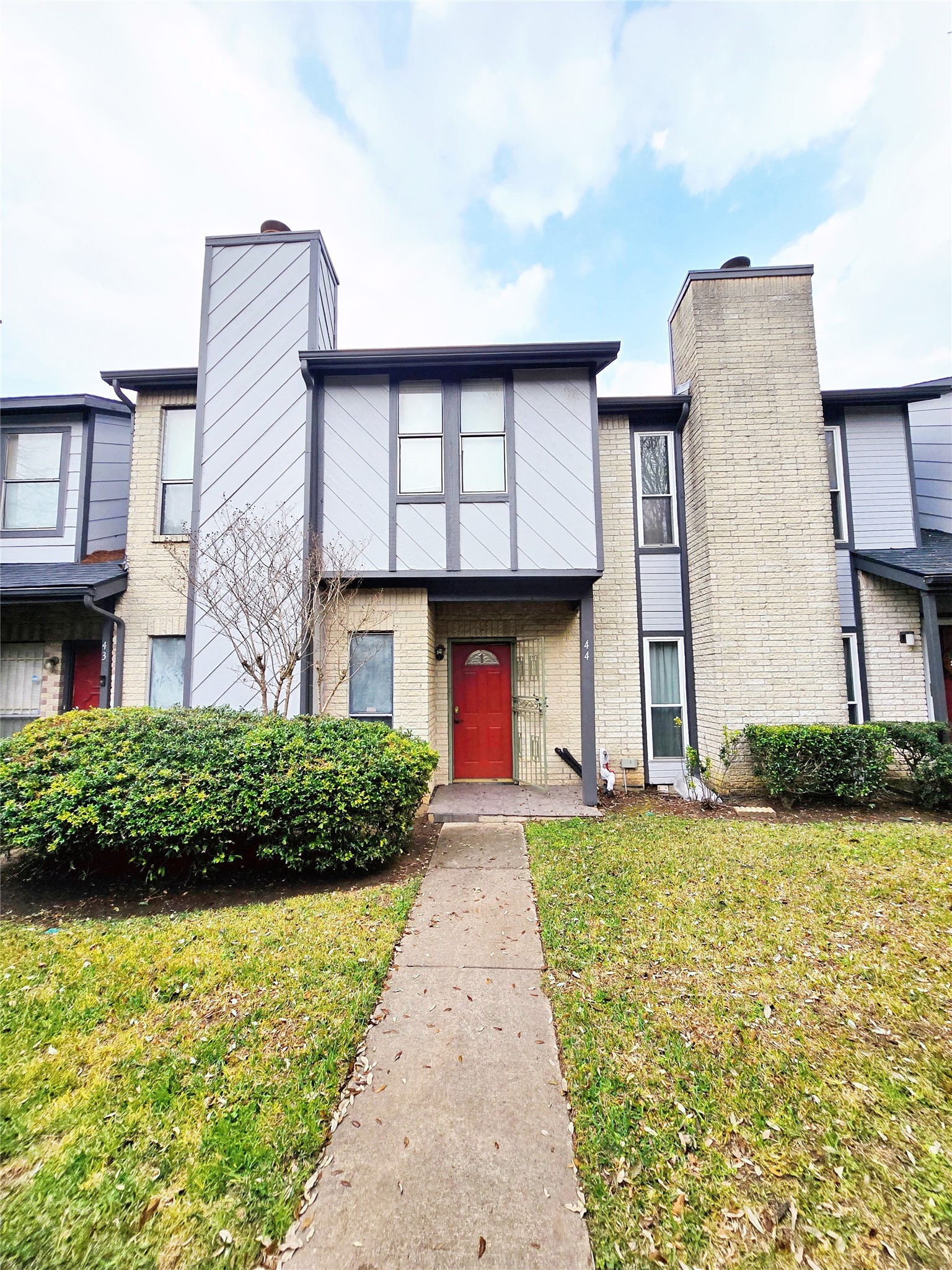 Listing photo 1