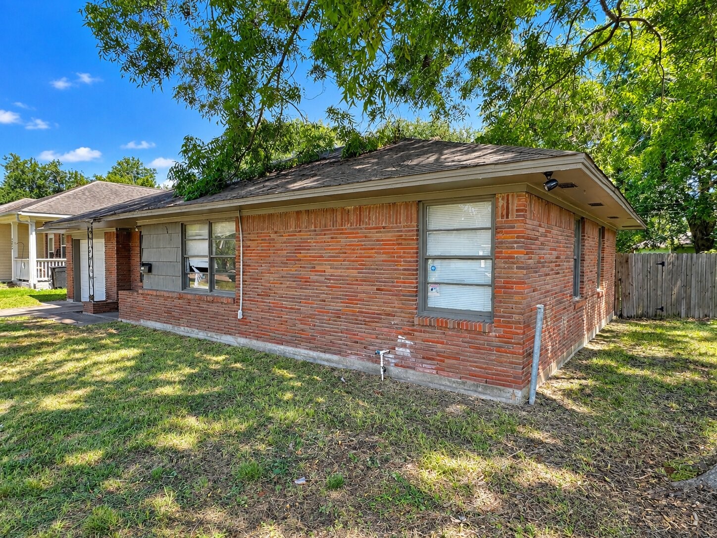 Listing photo 1