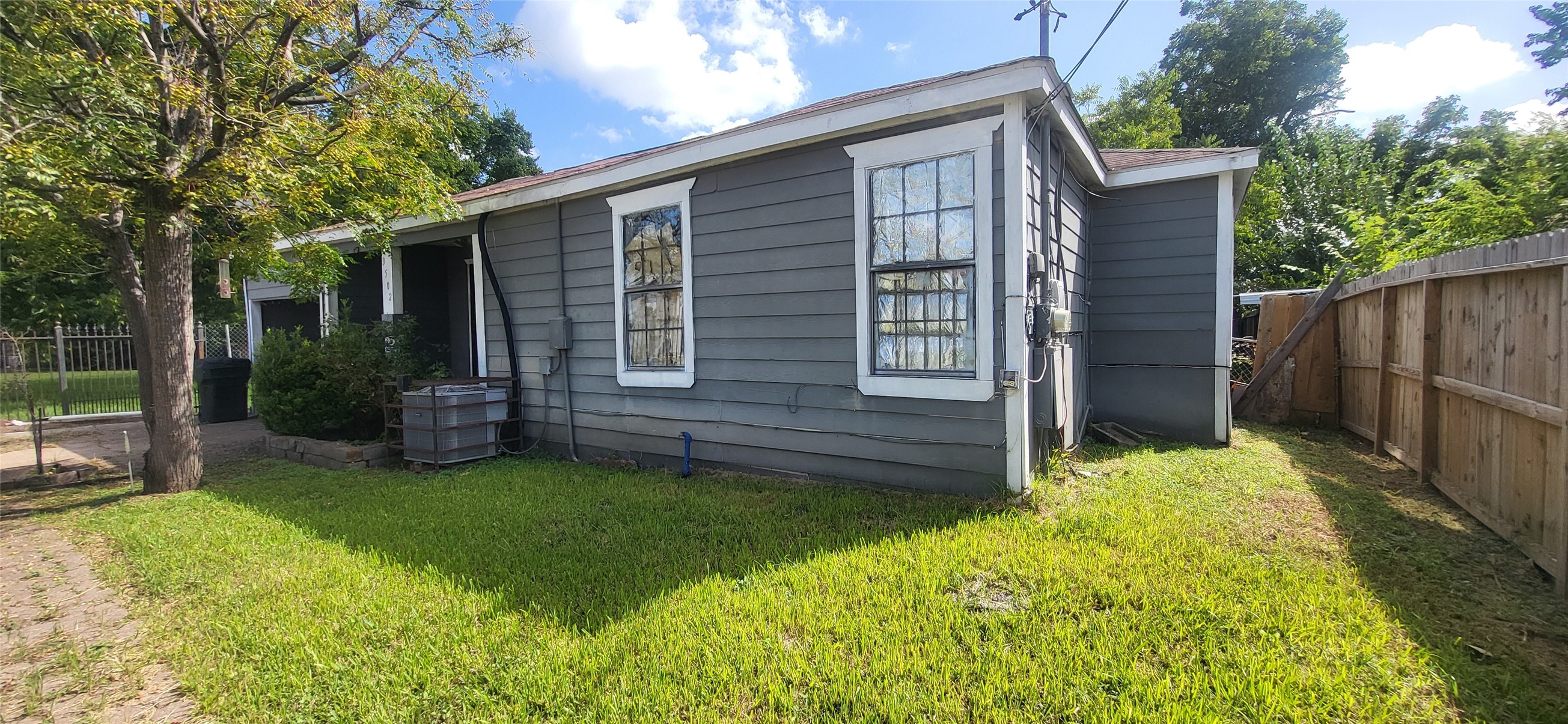 Listing photo 2