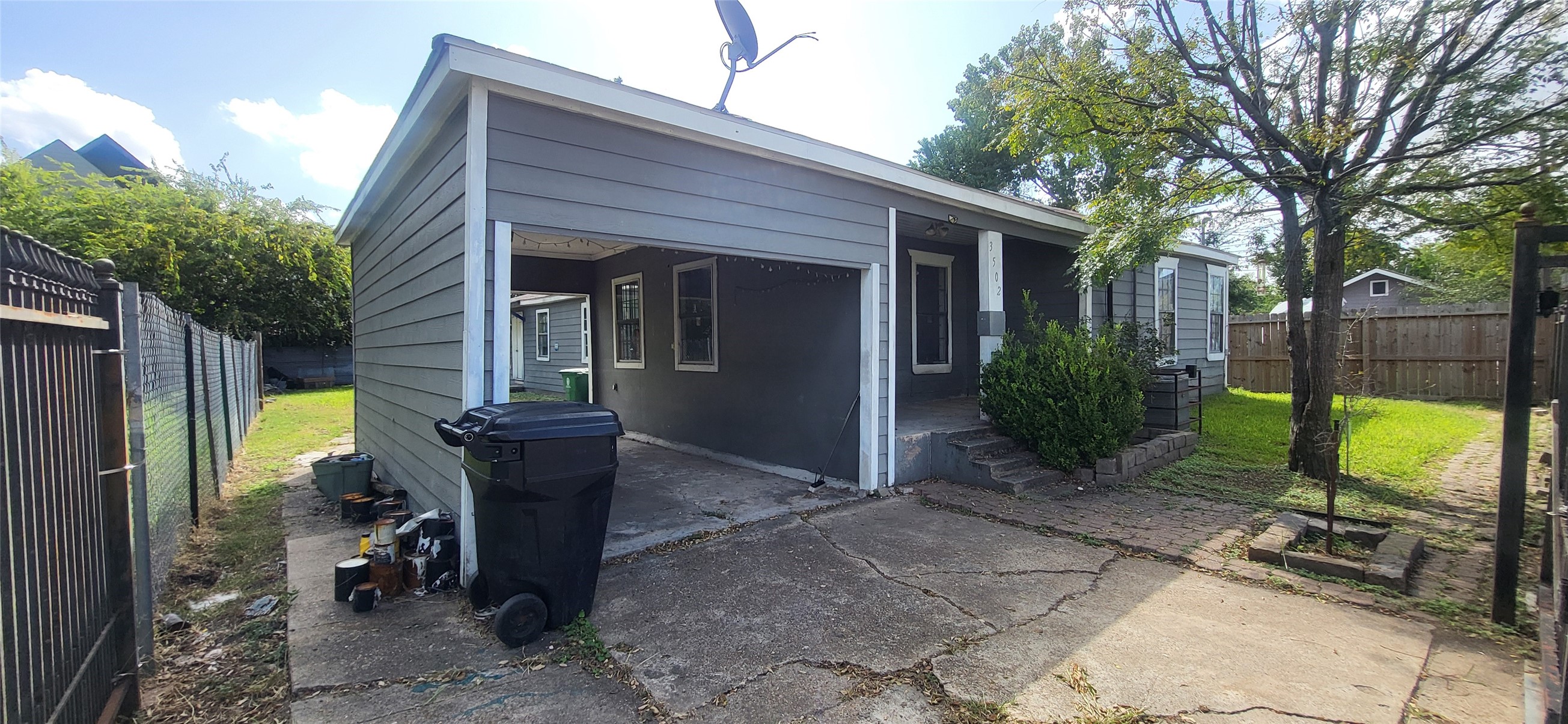 Listing photo 3