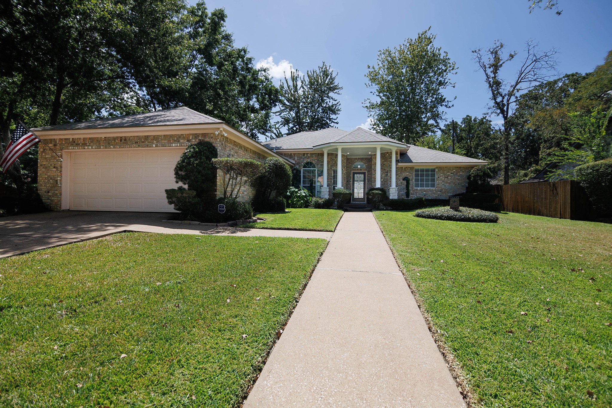 Listing photo 3