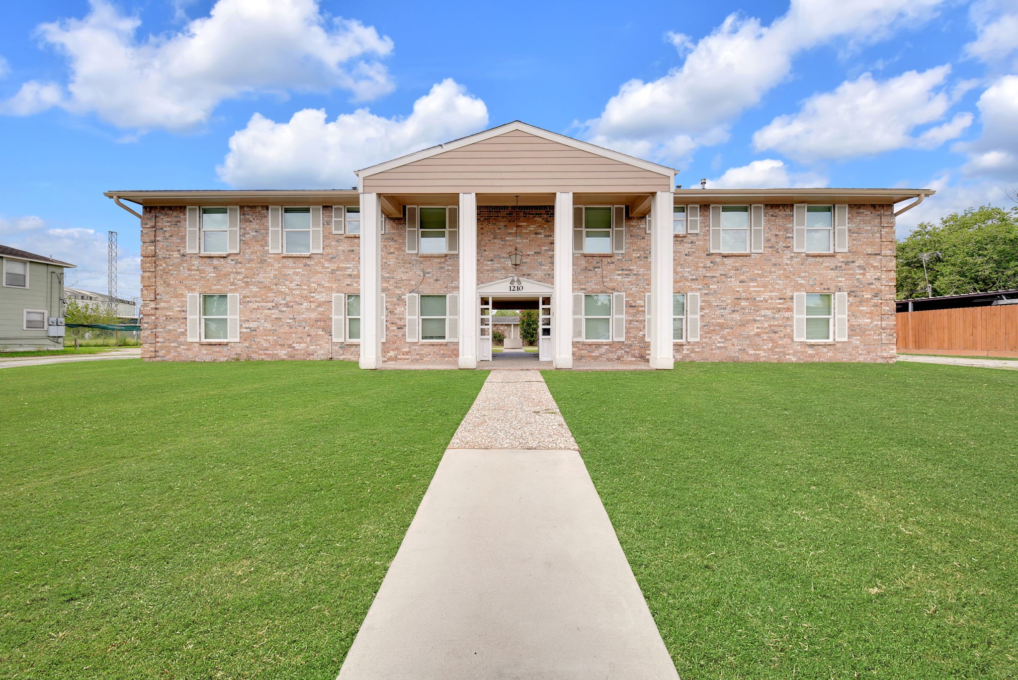 Listing photo 1