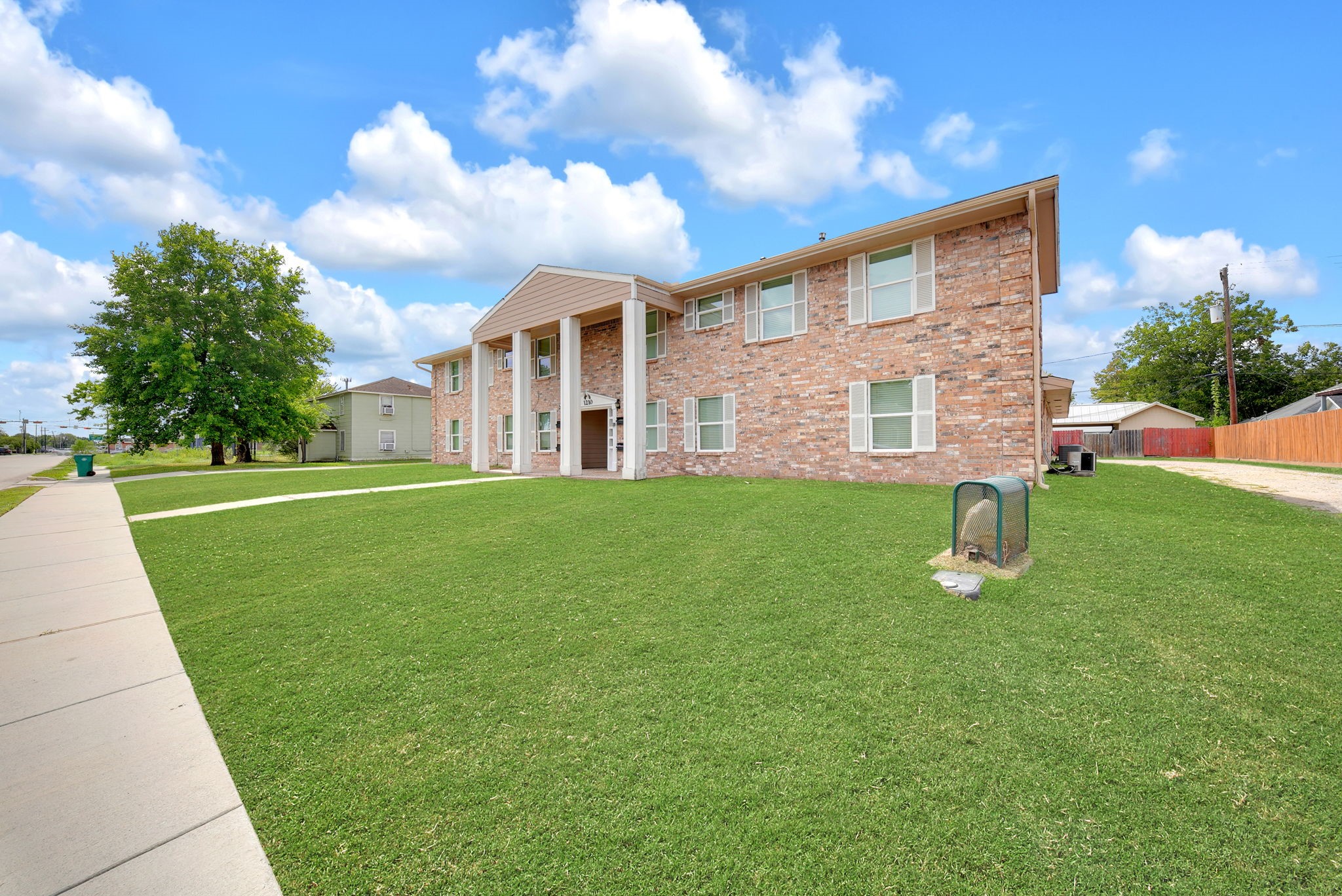 Listing photo 3