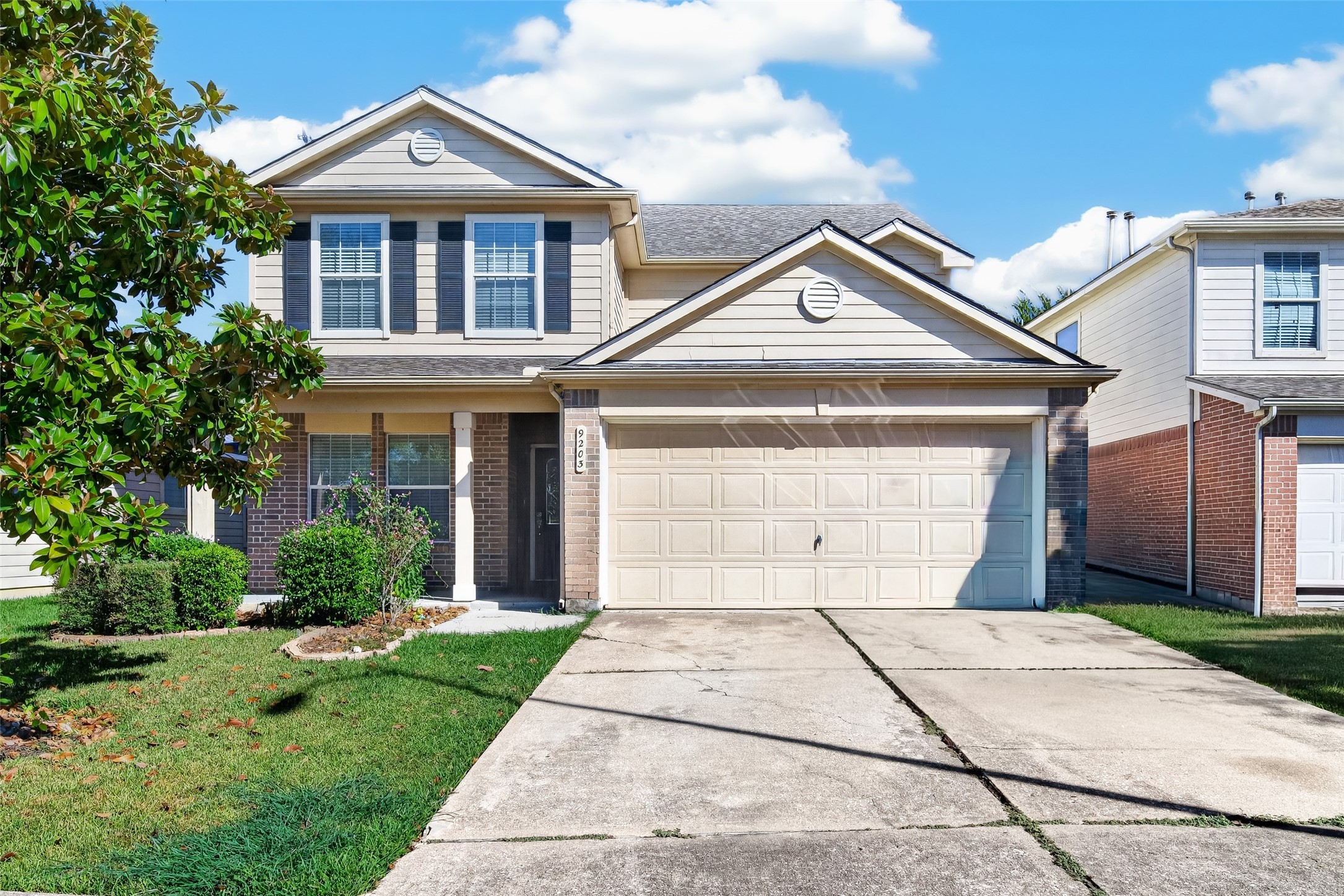 9203 Delmont Park Lane