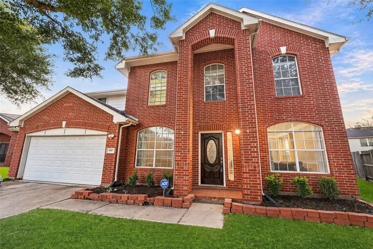 Listing photo 2
