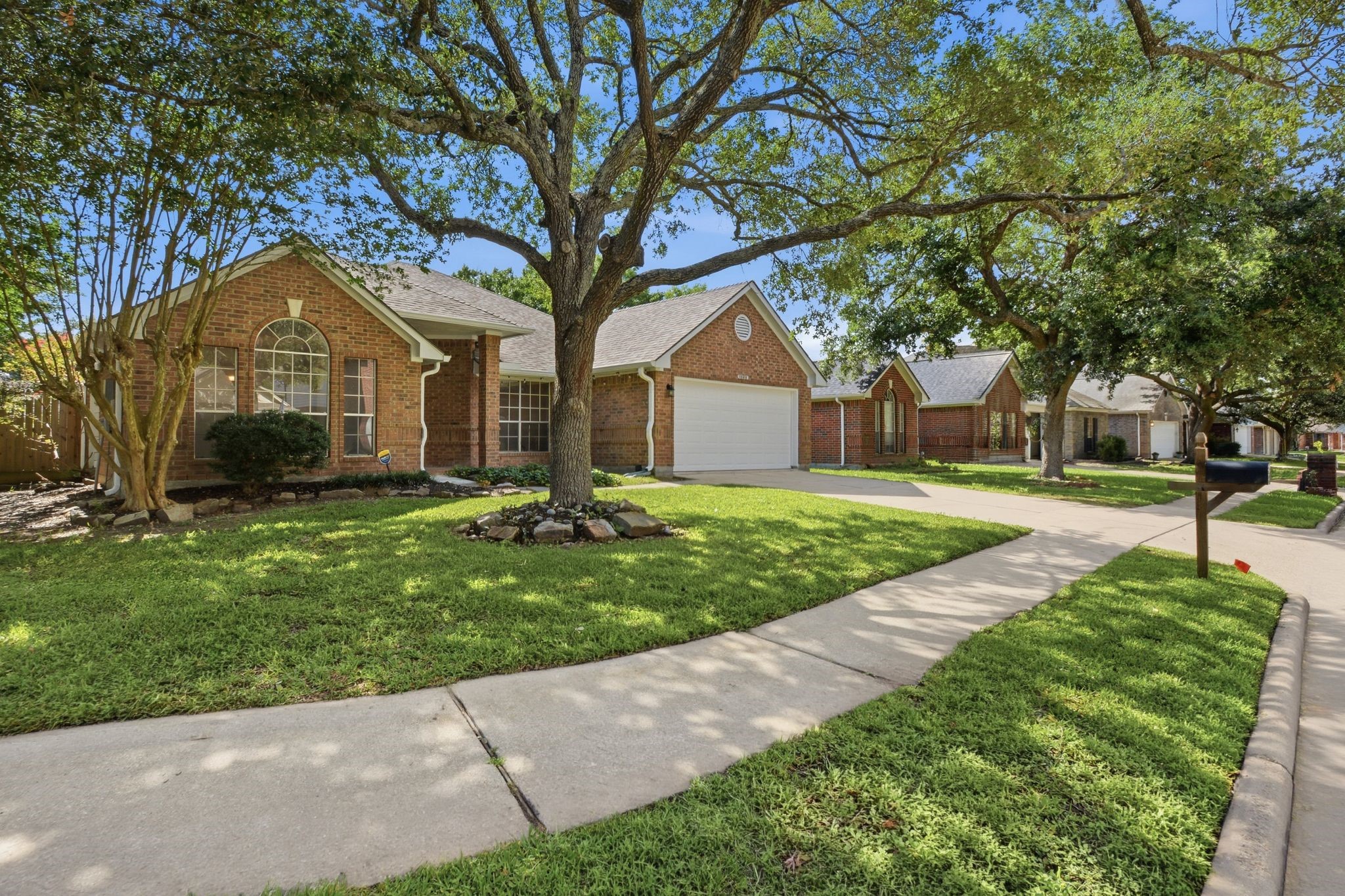 Listing photo 2