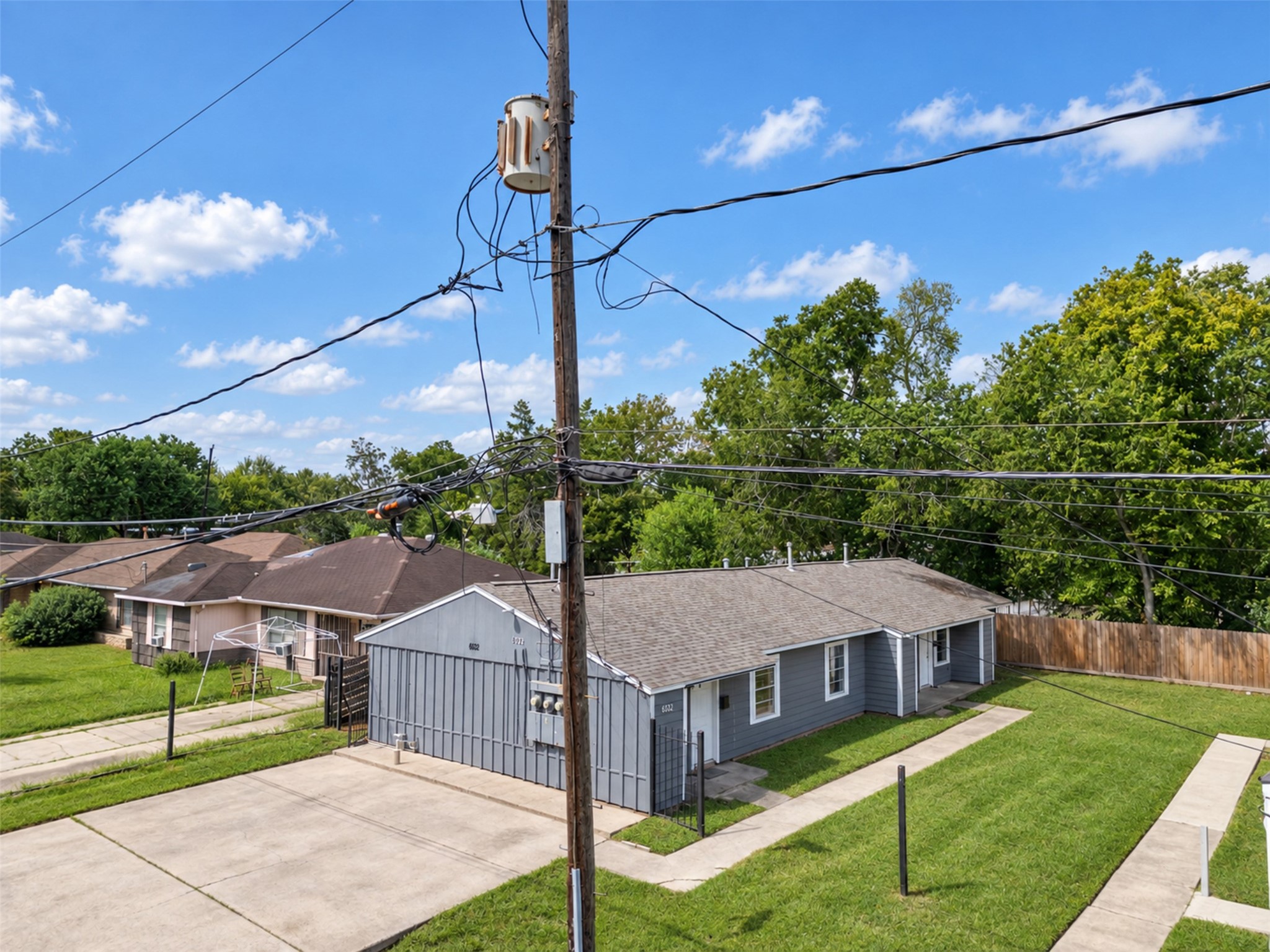Listing photo 2