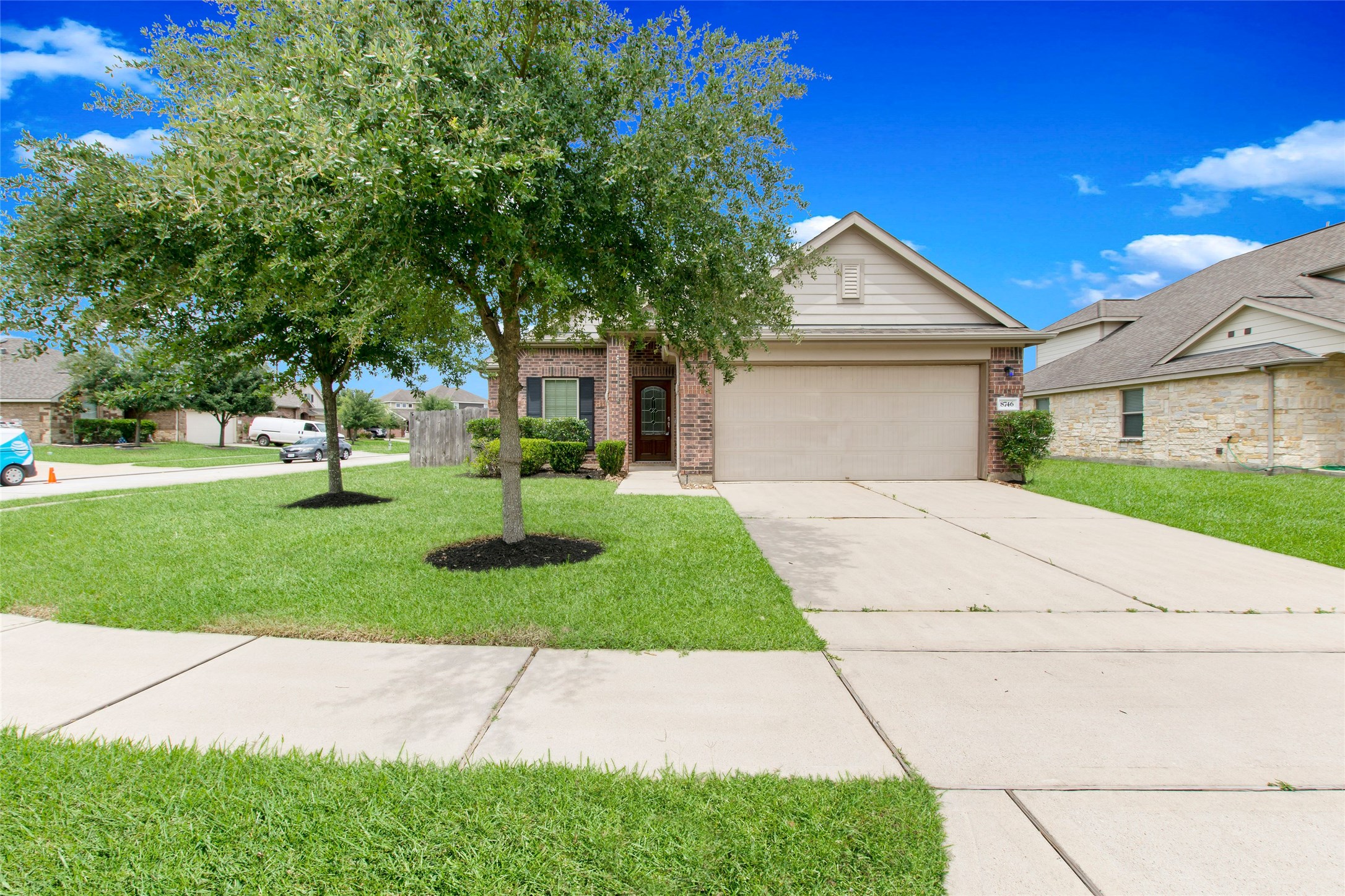 Listing photo 2