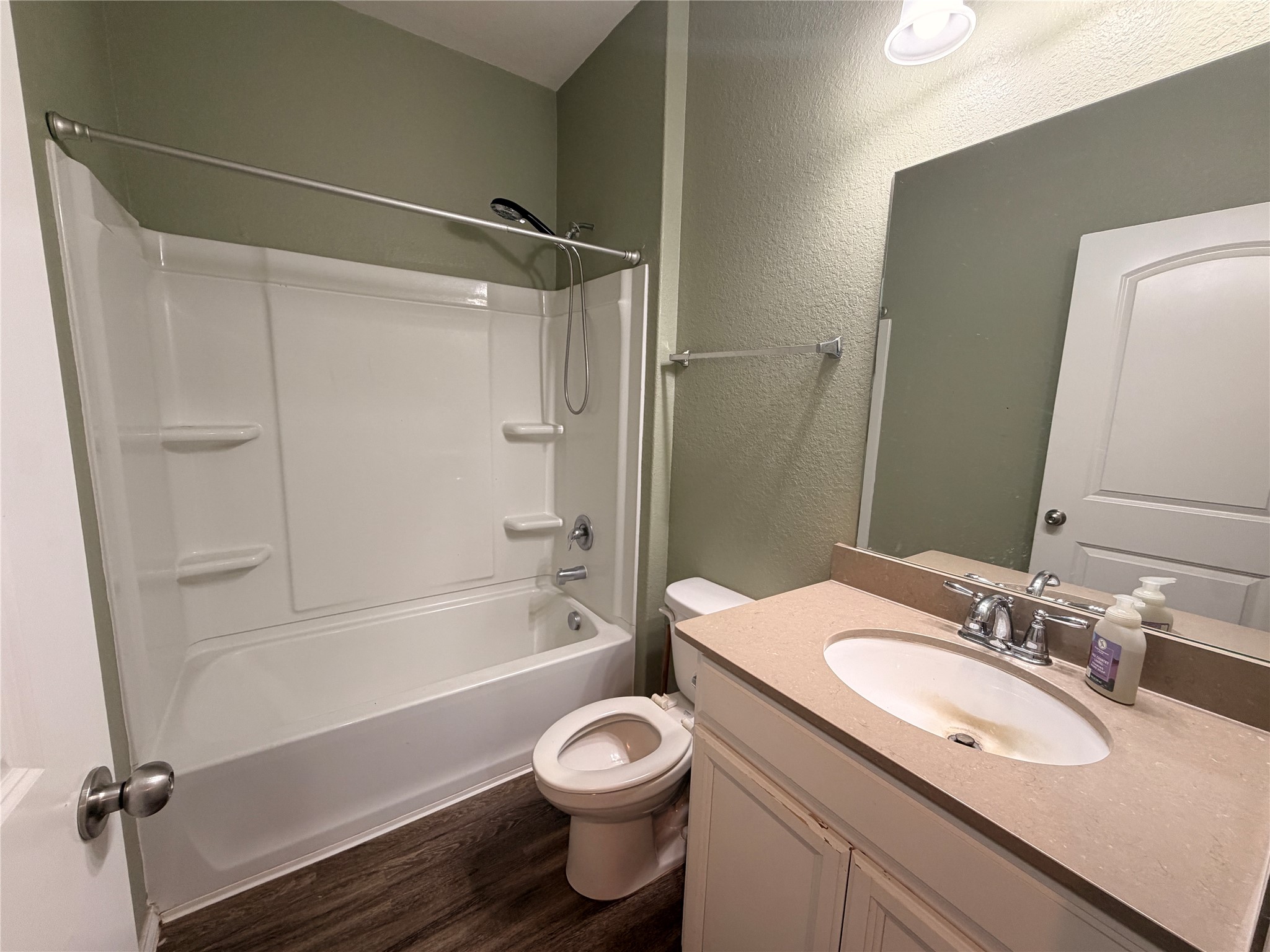 Listing photo 5
