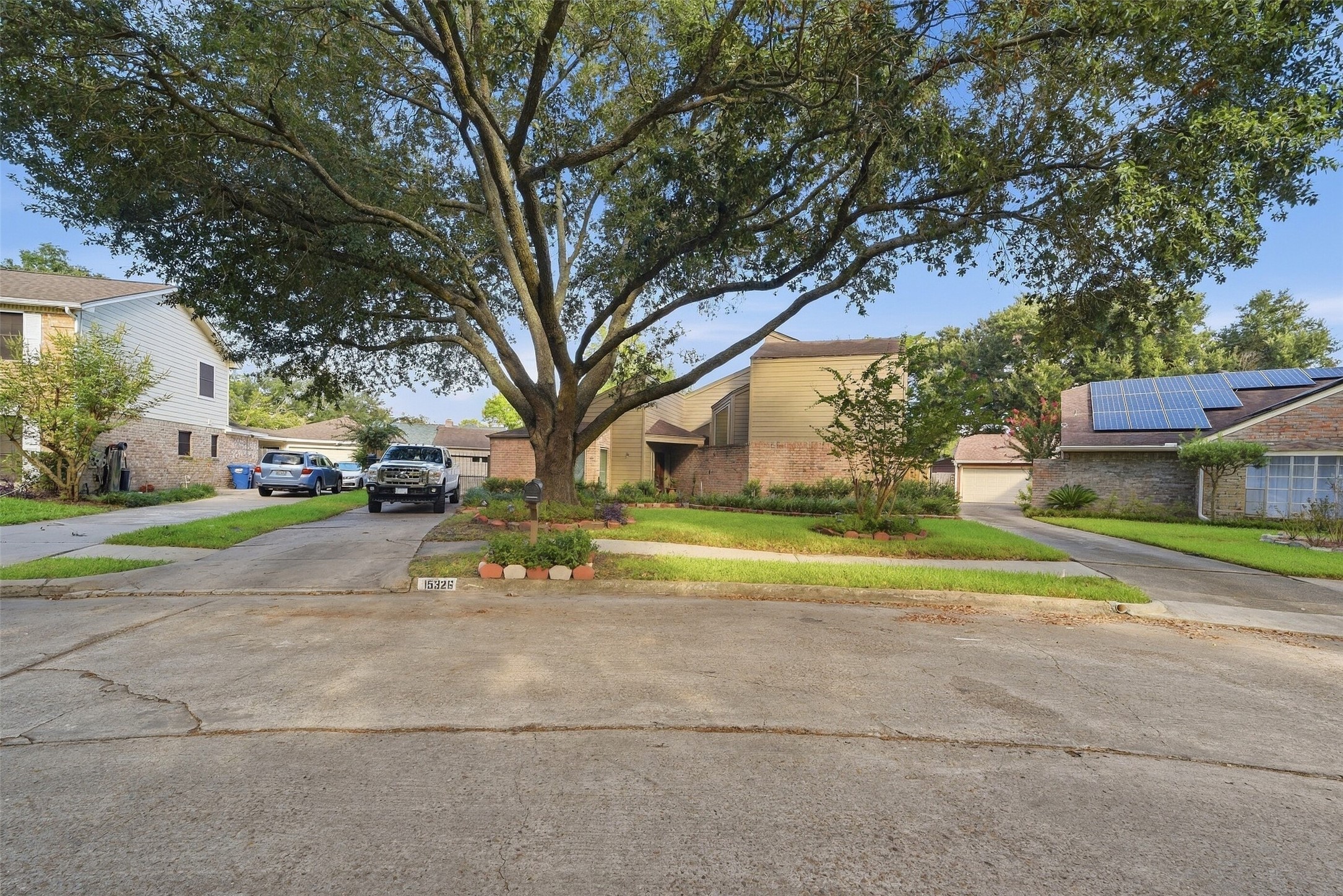 Listing photo 2
