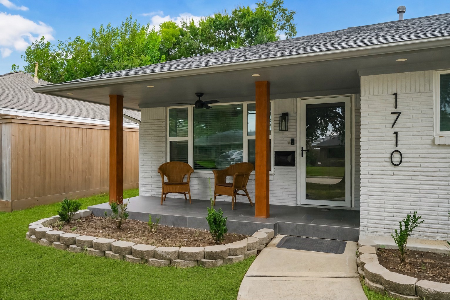 Listing photo 2