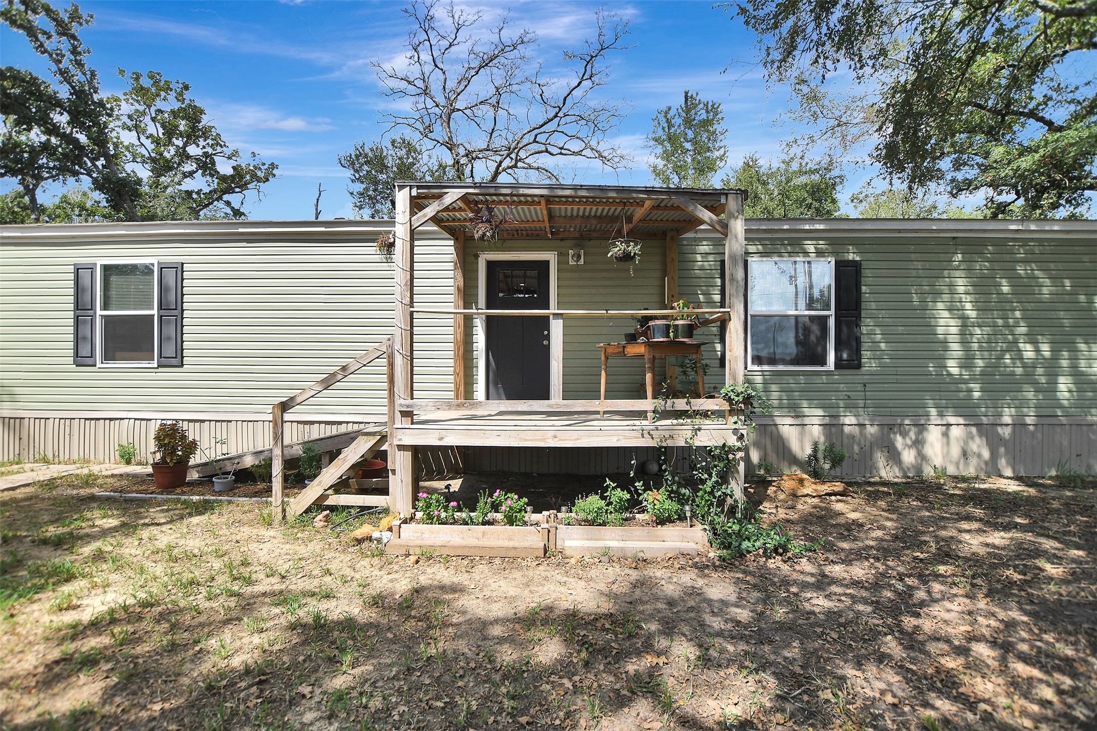Listing photo 1