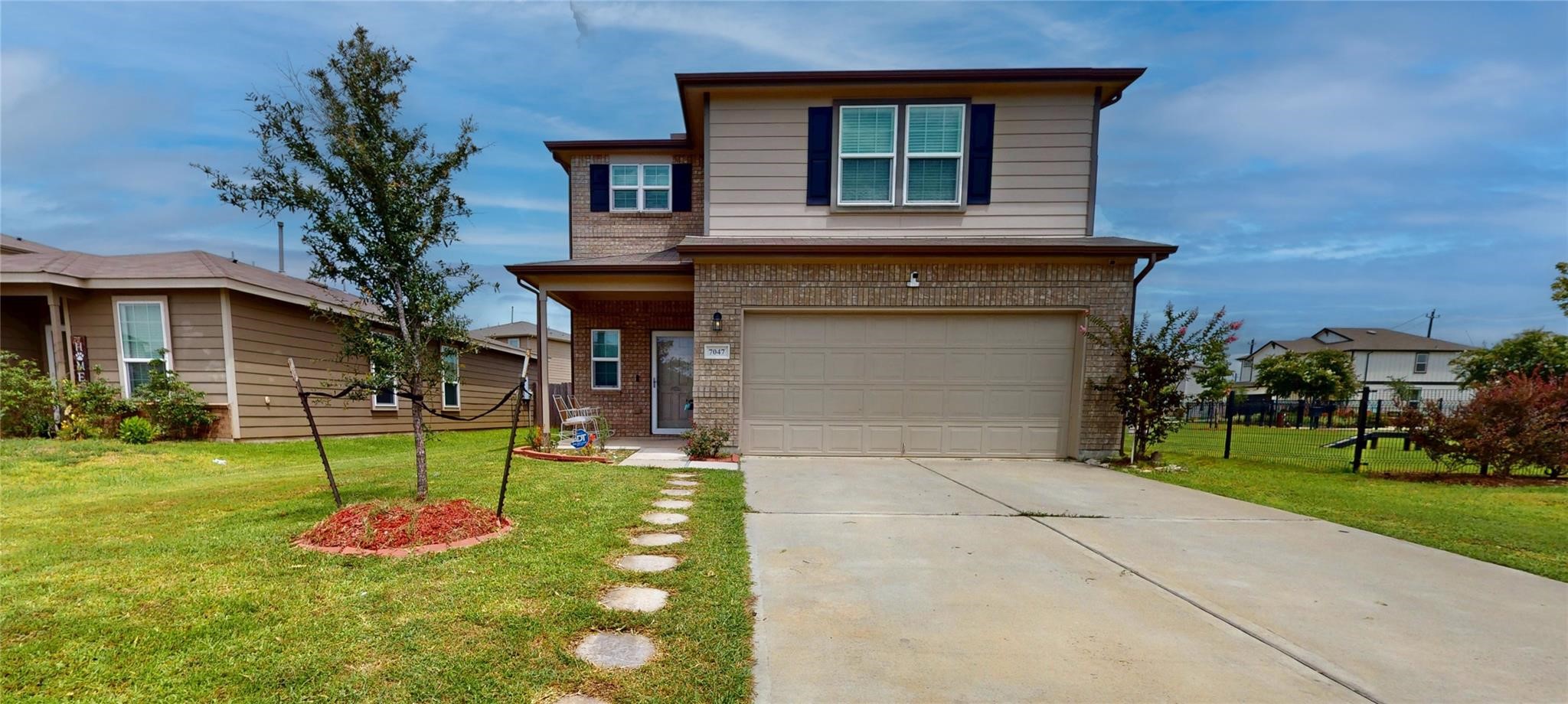 Listing photo 2