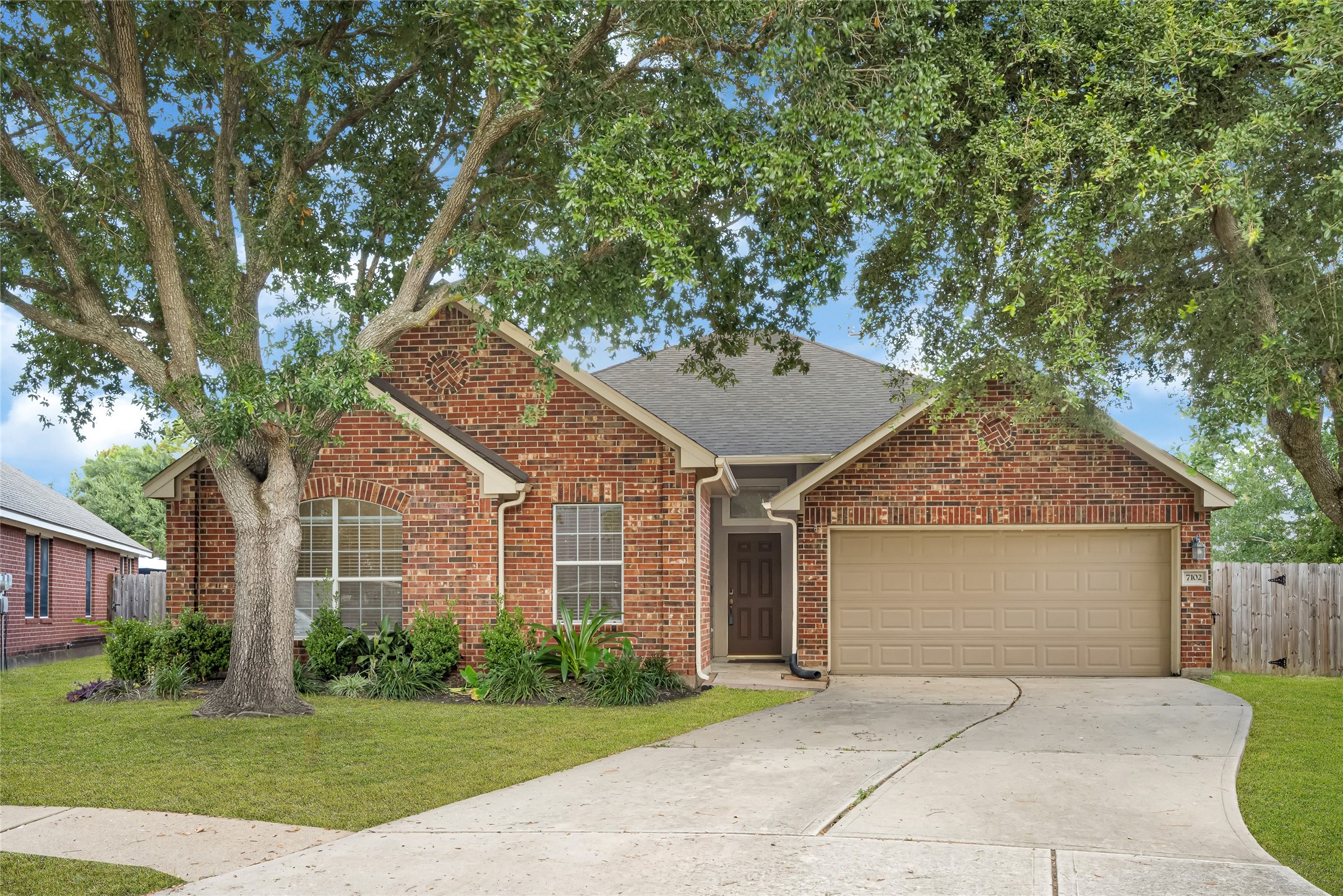 Listing photo 1