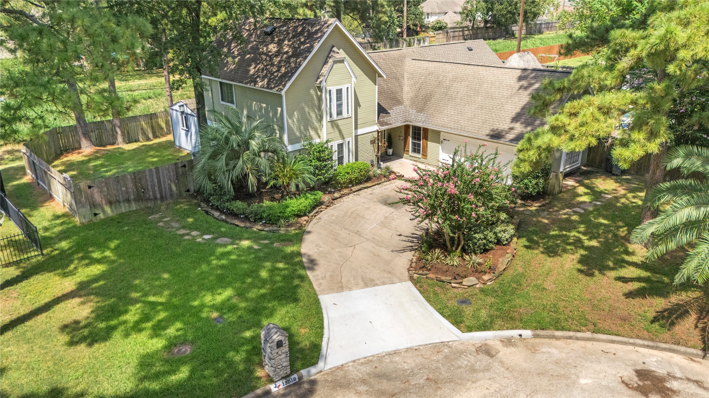 Listing photo 1