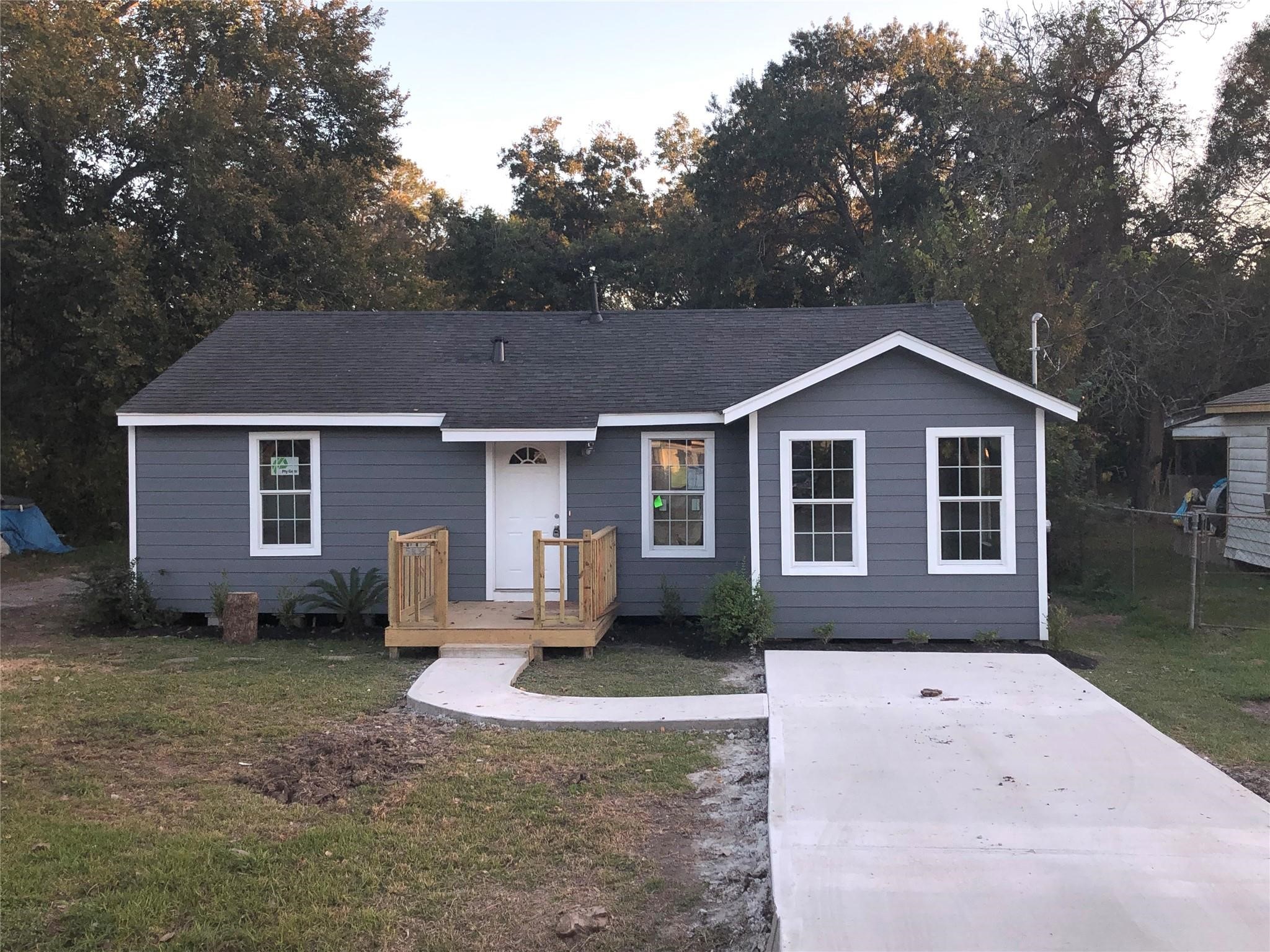 Listing photo 1