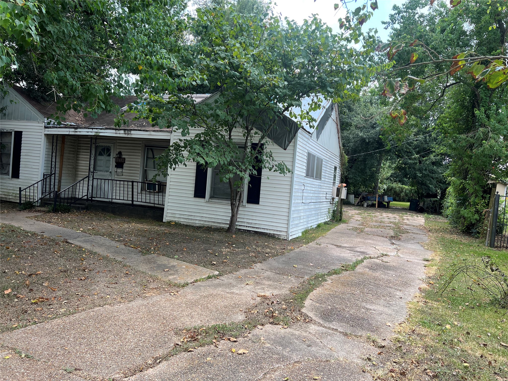 Listing photo 2